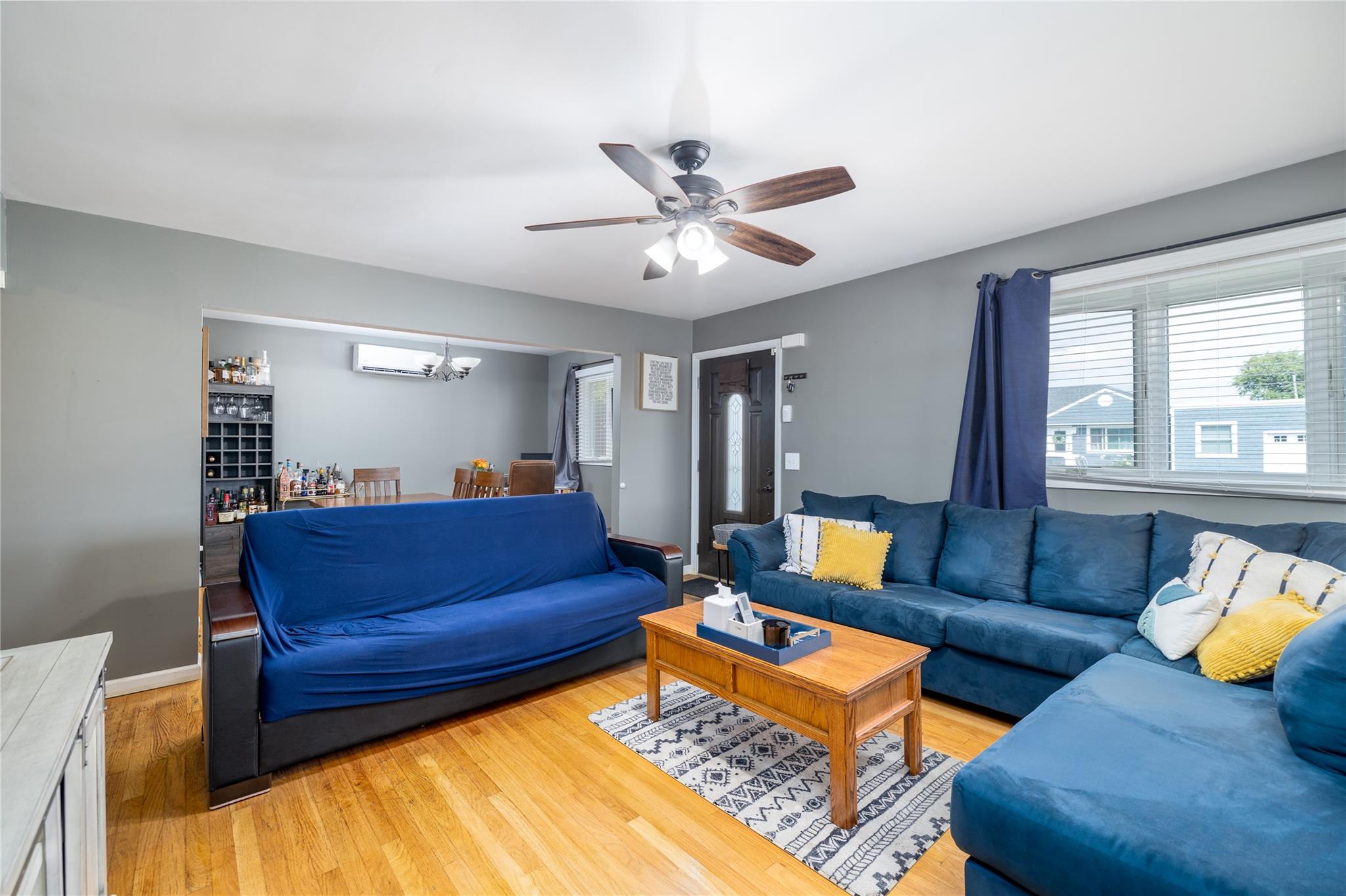 #2 photo, 39 E Hollywood Avenue, Lindenhurst , NY 11757