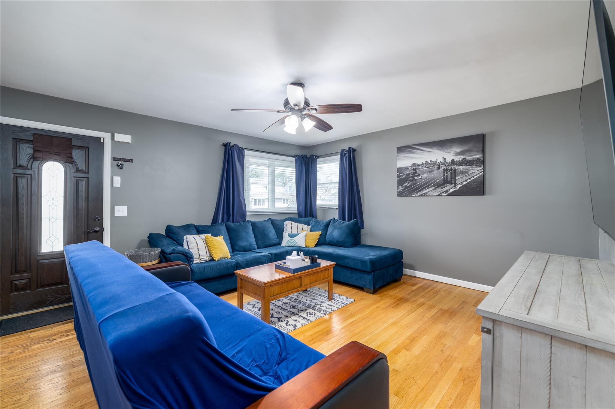 #3 photo, 39 E Hollywood Avenue, Lindenhurst , NY 11757