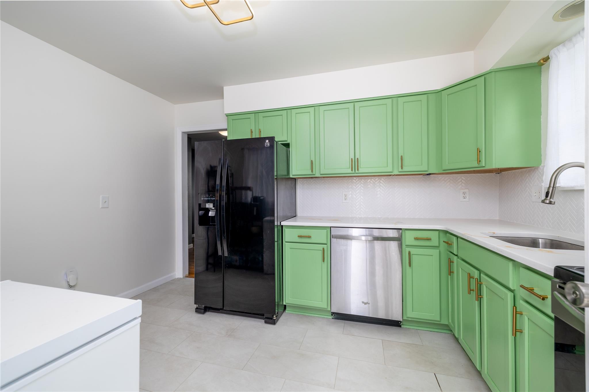 #6 photo, 39 E Hollywood Avenue, Lindenhurst , NY 11757