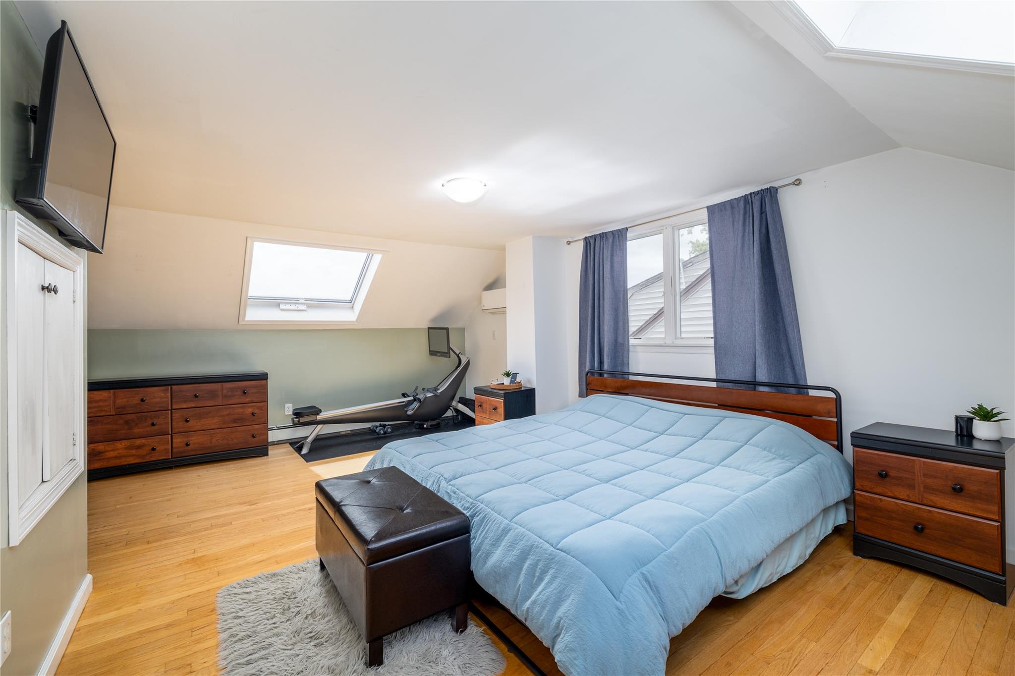 #8 photo, 39 E Hollywood Avenue, Lindenhurst , NY 11757