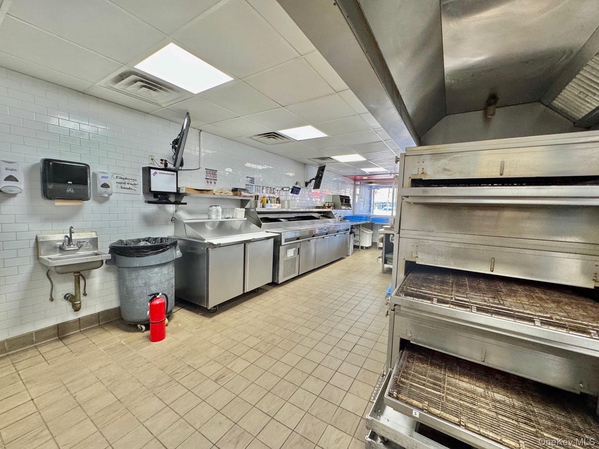 #11 photo, 3480-3490 Boston/Eastchester (3377) Road, הברונקס Bronx , NY 10469