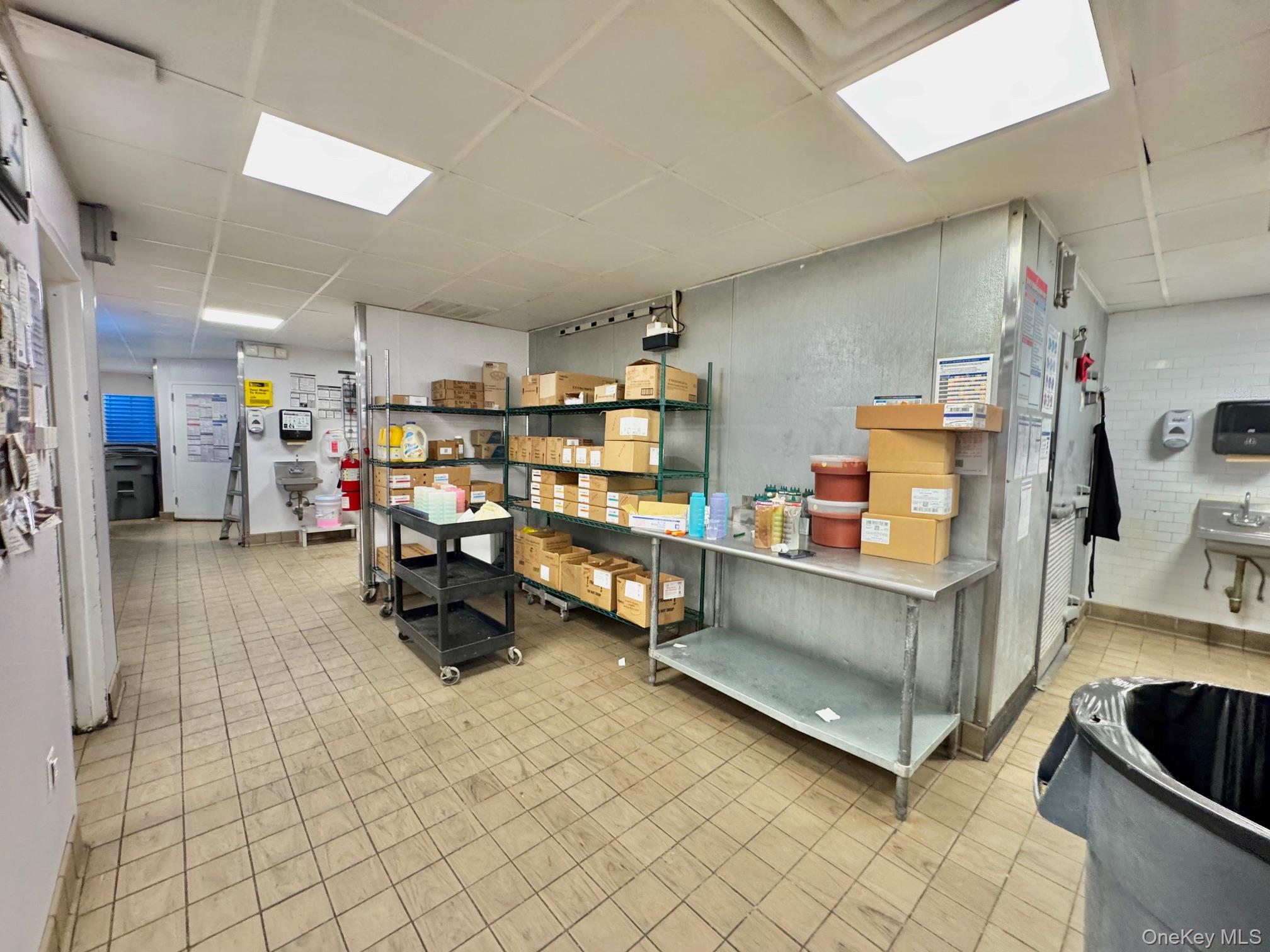 #14 photo, 3480-3490 Boston/Eastchester (3377) Road, הברונקס Bronx , NY 10469