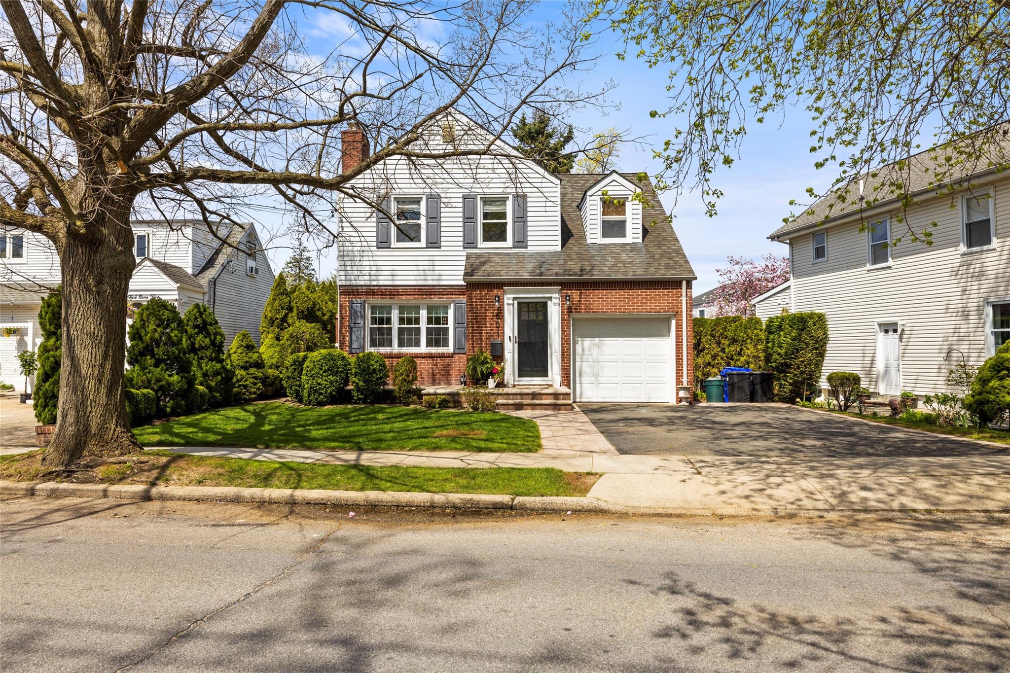 #1 photo, 601 Cornwell Avenue, Malverne , NY 11565