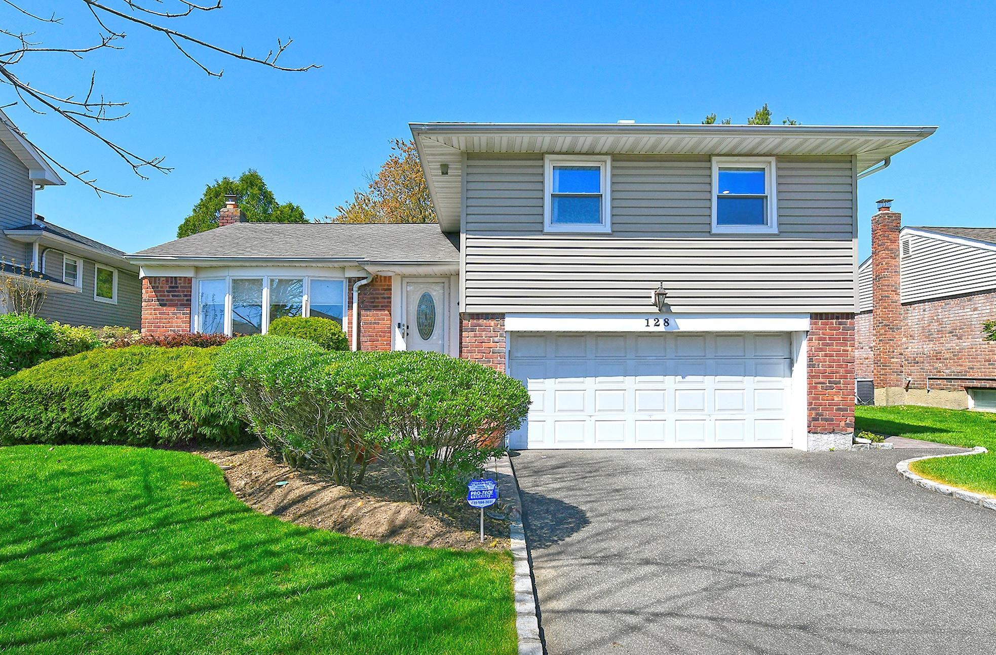 #1 photo, 128 Manor Street, Plainview , NY 11803