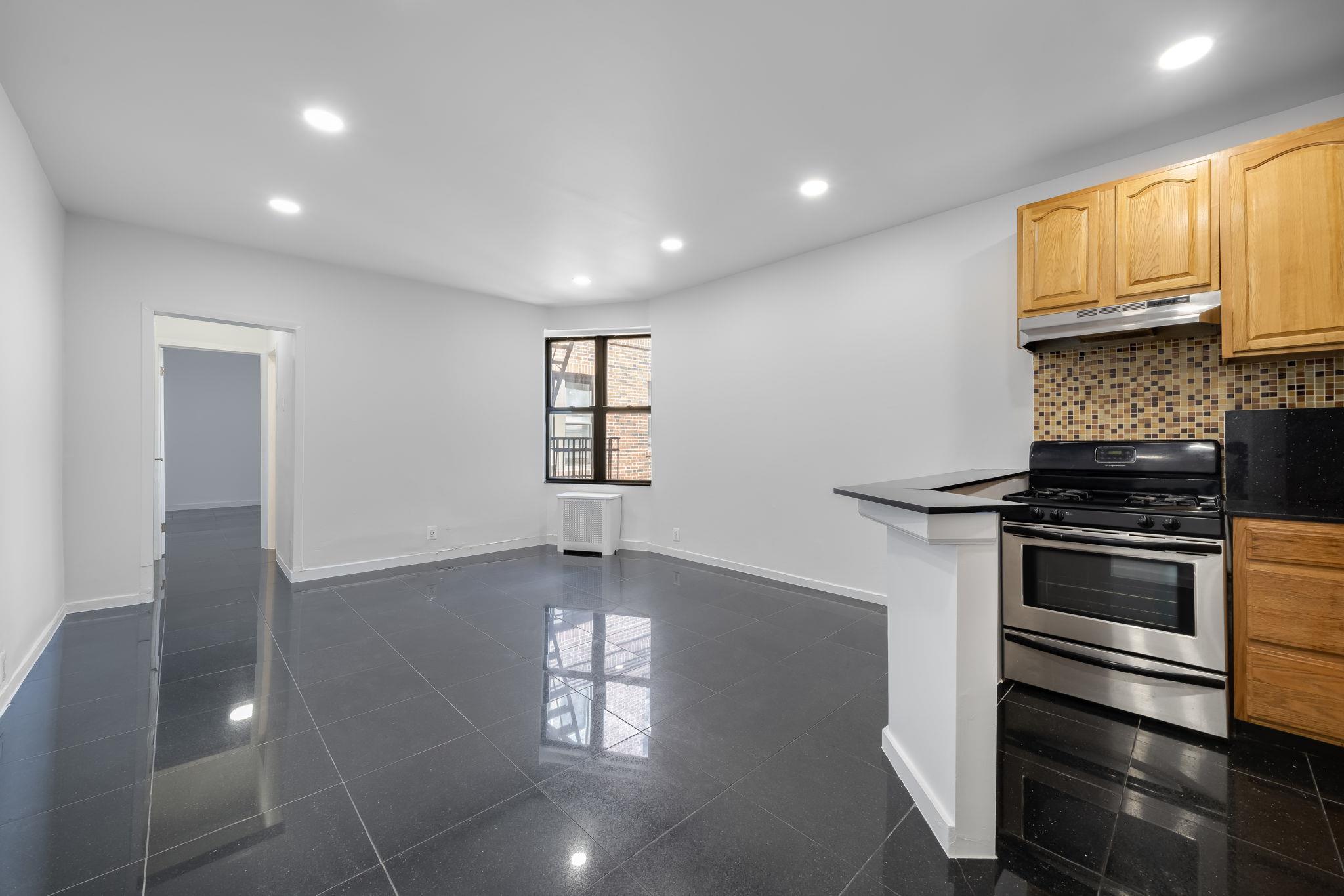 #2 photo, 7002 Ridge Boulevard, ブルックリン区 Brooklyn , NY 11209