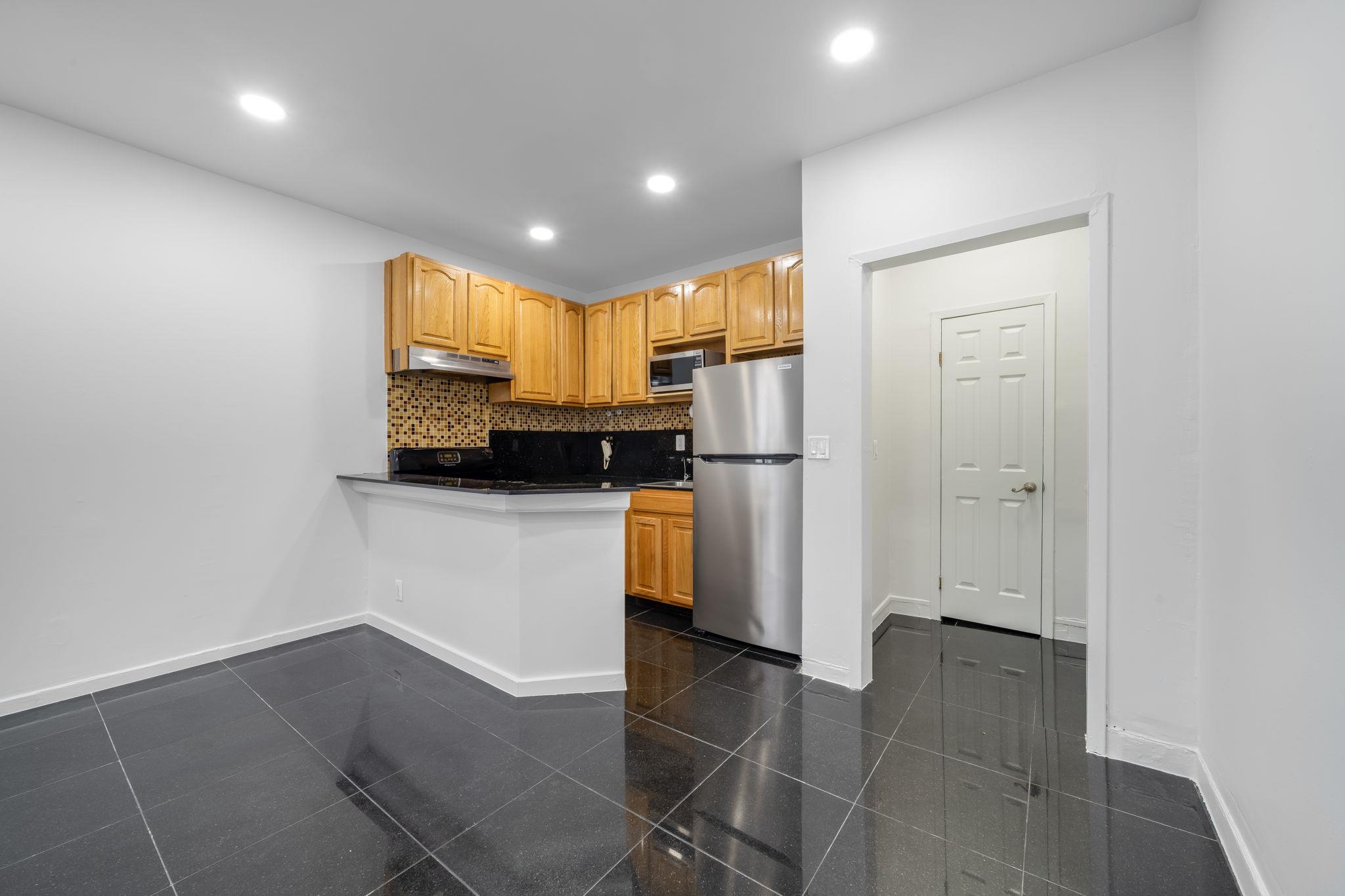 #3 photo, 7002 Ridge Boulevard, ブルックリン区 Brooklyn , NY 11209