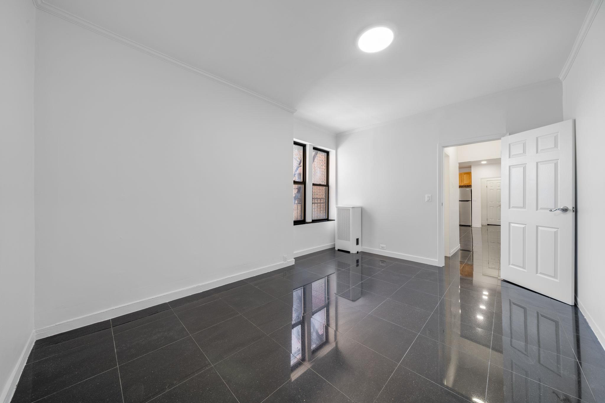 #5 photo, 7002 Ridge Boulevard, ブルックリン区 Brooklyn , NY 11209