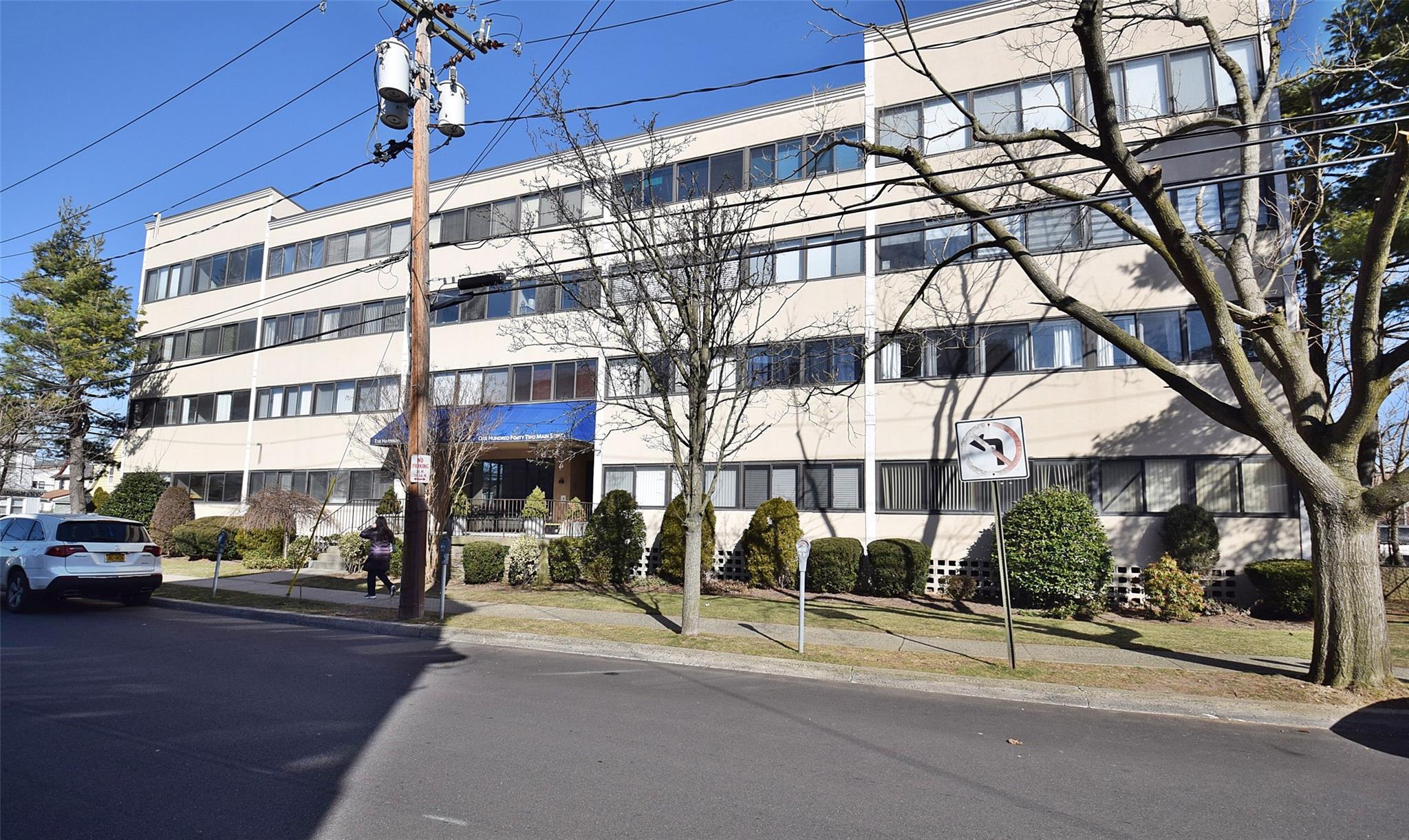 #1 photo, 142 Main Street, Mineola , NY 11501