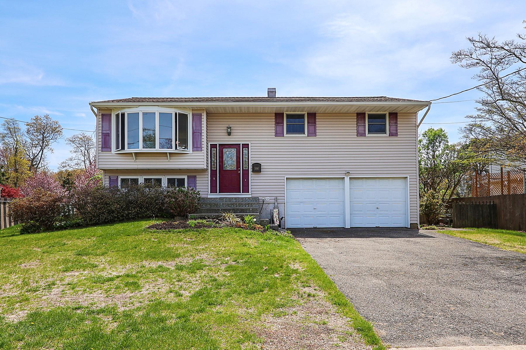 #1 photo, 104 Utica Street, Bay Shore , NY 11706