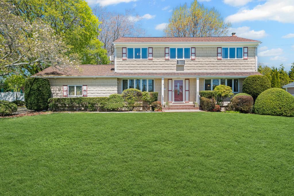 #1 photo, 1 Bardolier Lane, سوفولك Bay Shore , NY 11706