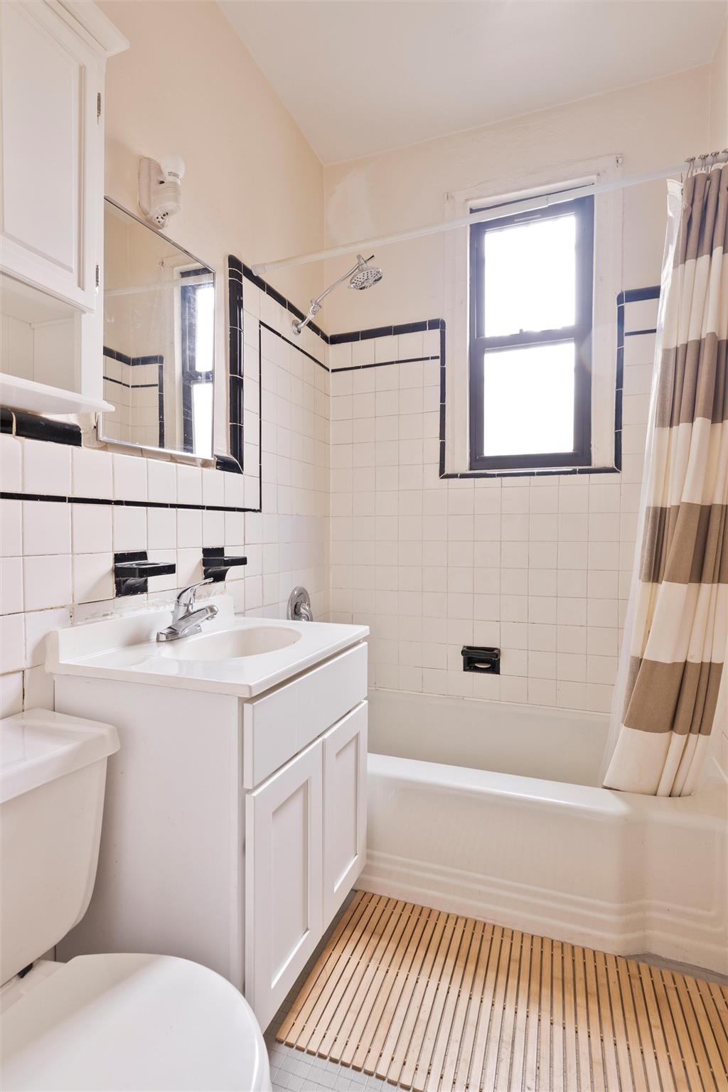 #6 photo, 135-137 W 115th Street, New York (Manhattan) , NY 10026