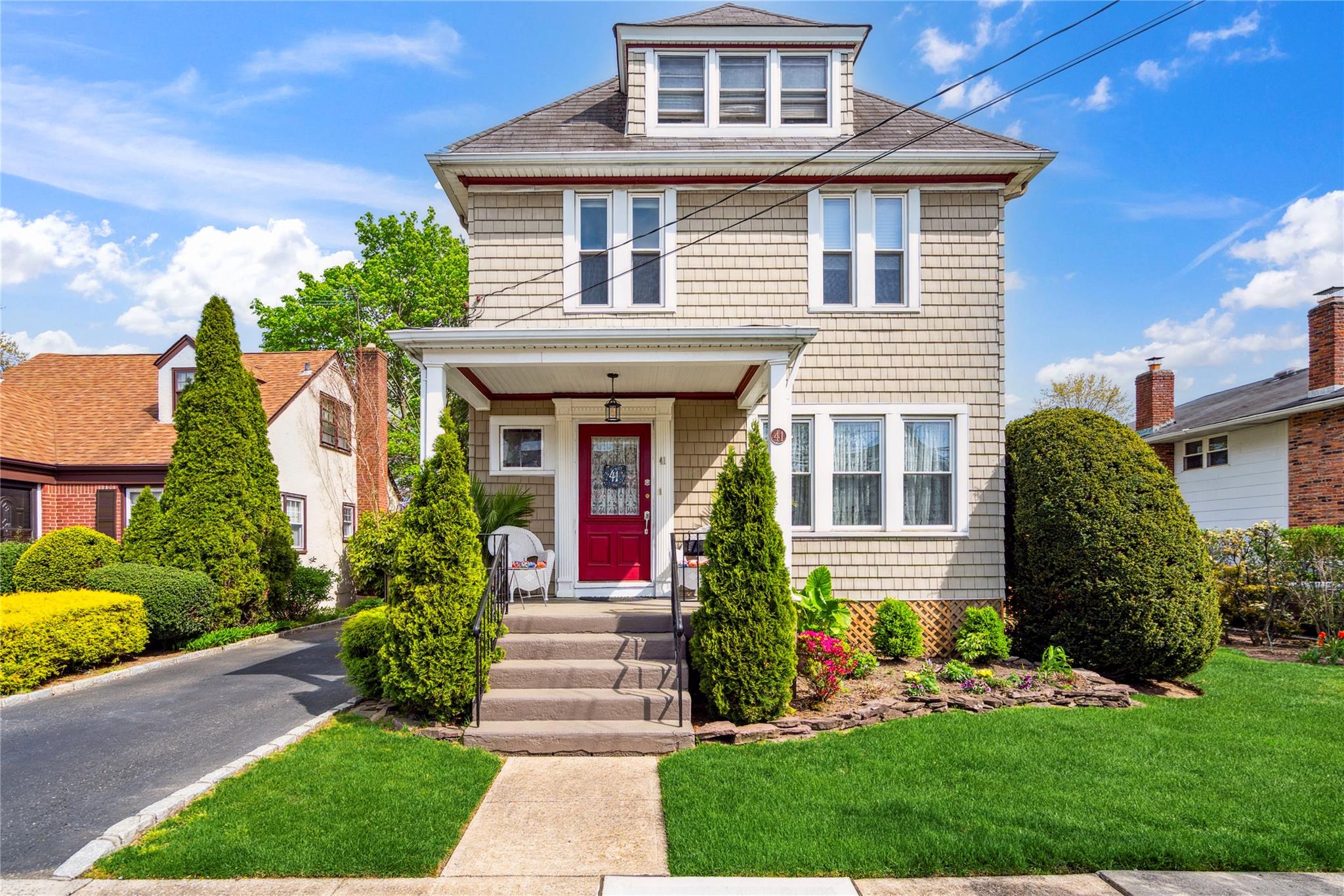 #1 photo, 41 Gates Avenue, ナッソー郡 Malverne , NY 11565