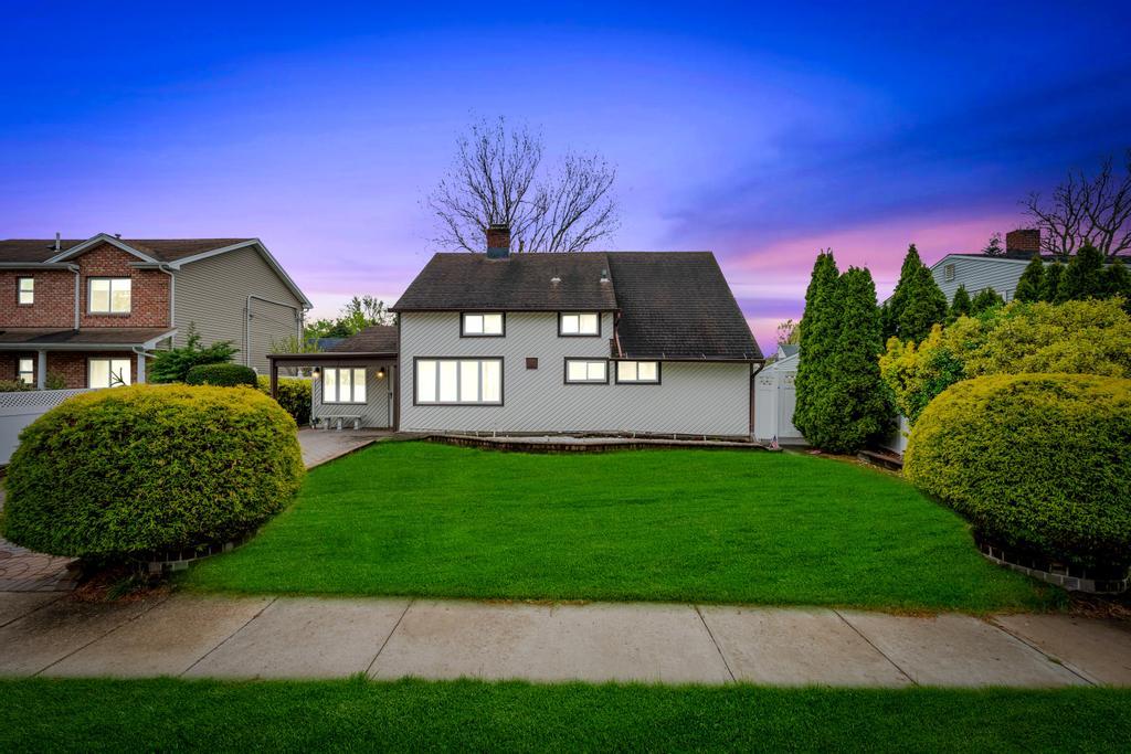 #1 photo, 28 Basket Lane, ناسو Hicksville , NY 11801