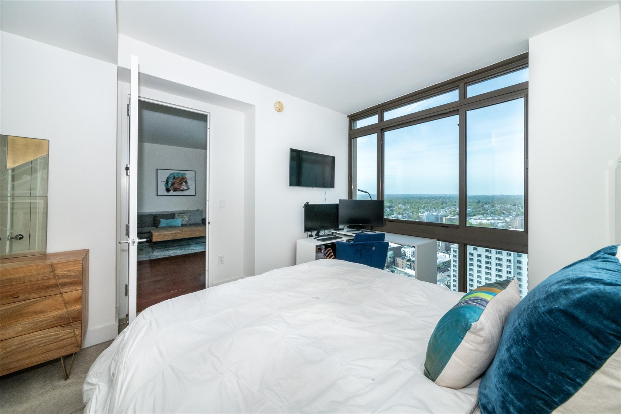 #14 photo, 175 Huguenot Street, New Rochelle , NY 10801