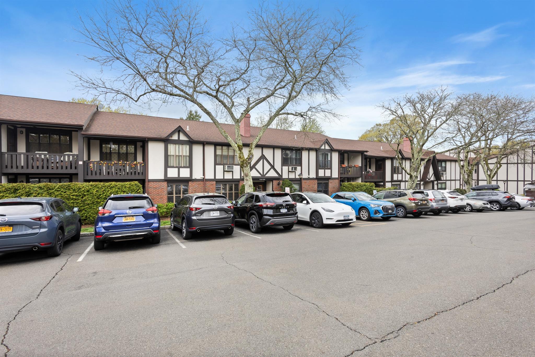 #1 photo, 715 Sierra Vista Lane, 紐約州 Valley Cottage , NY 10989