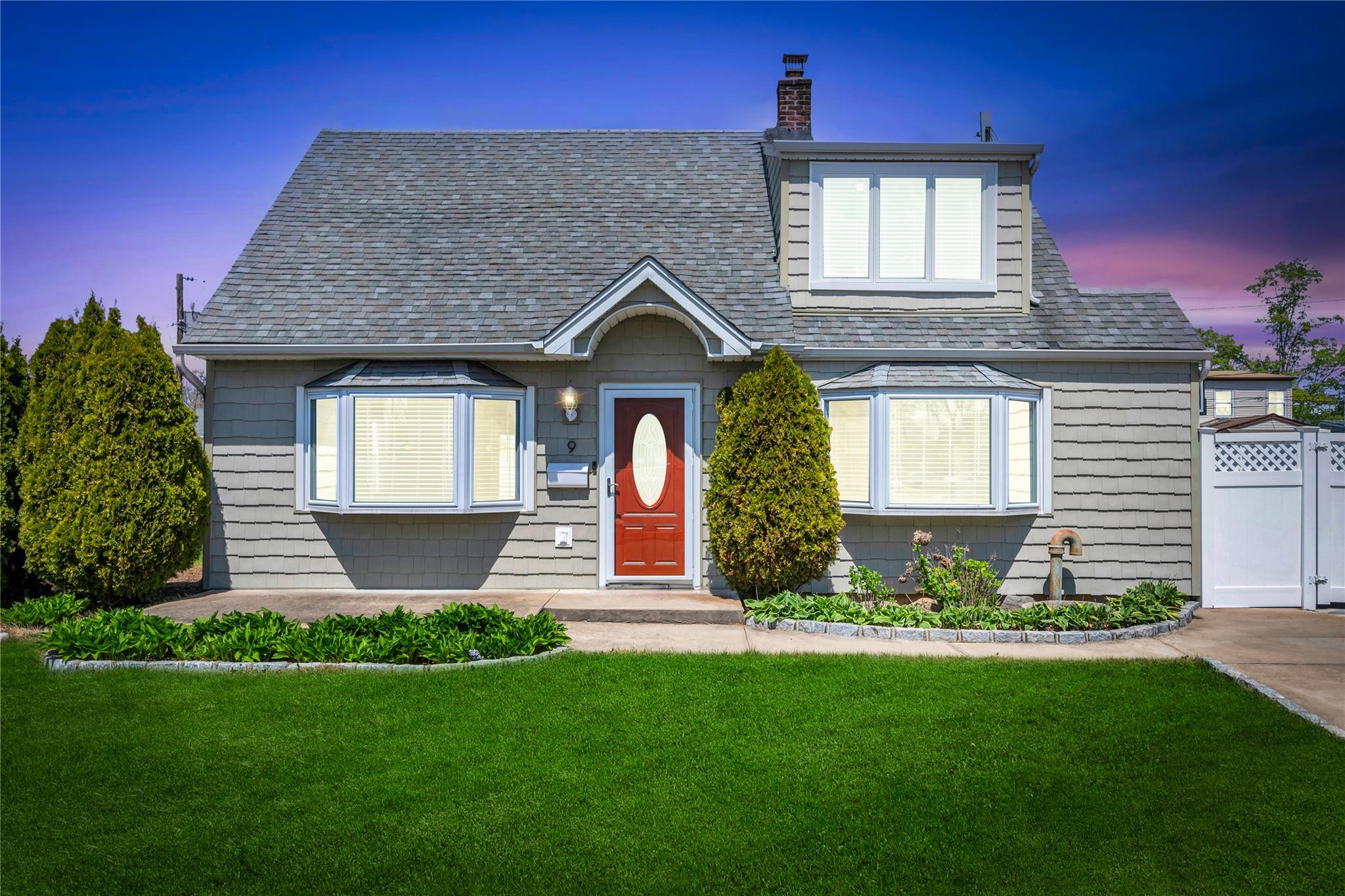 #1 photo, 9 Snapdragon Lane, ناسو Levittown , NY 11756