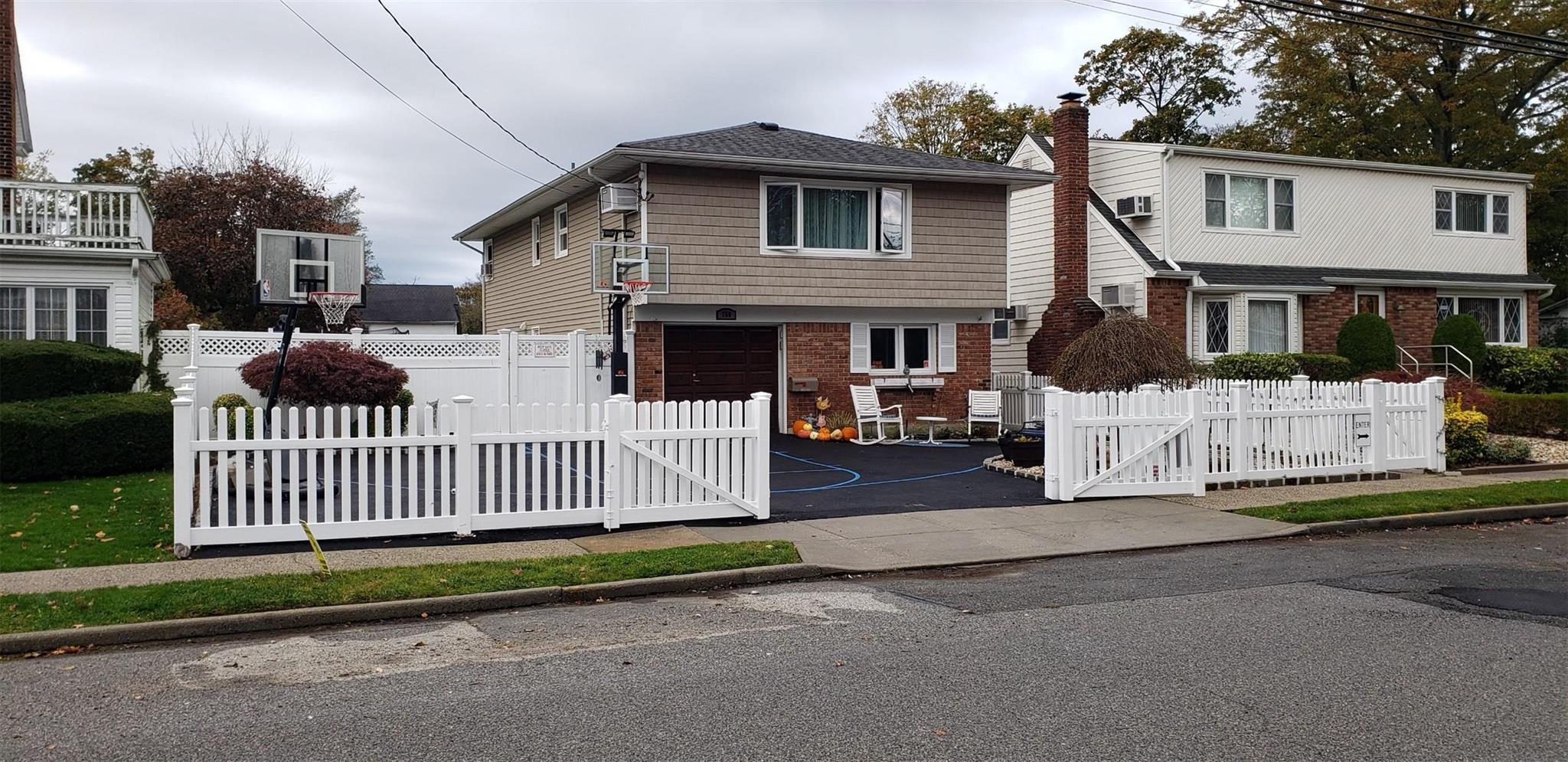 #1 photo, 760 Silver Lake Place, Baldwin , NY 11510