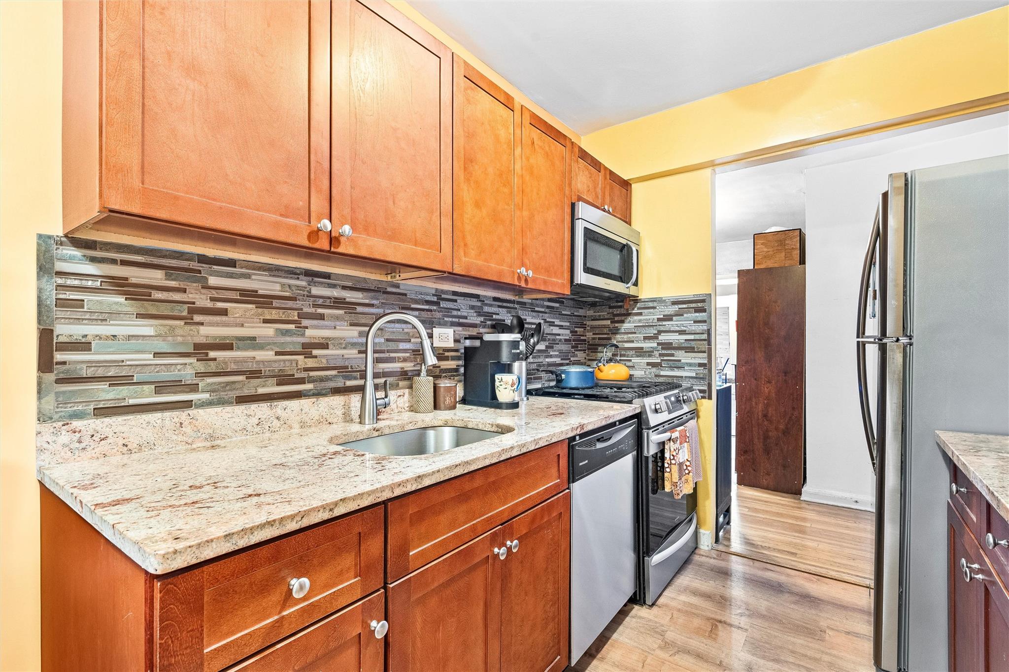 #12 photo, 2080 Barnes Avenue, 布朗士 Bronx , NY 10462