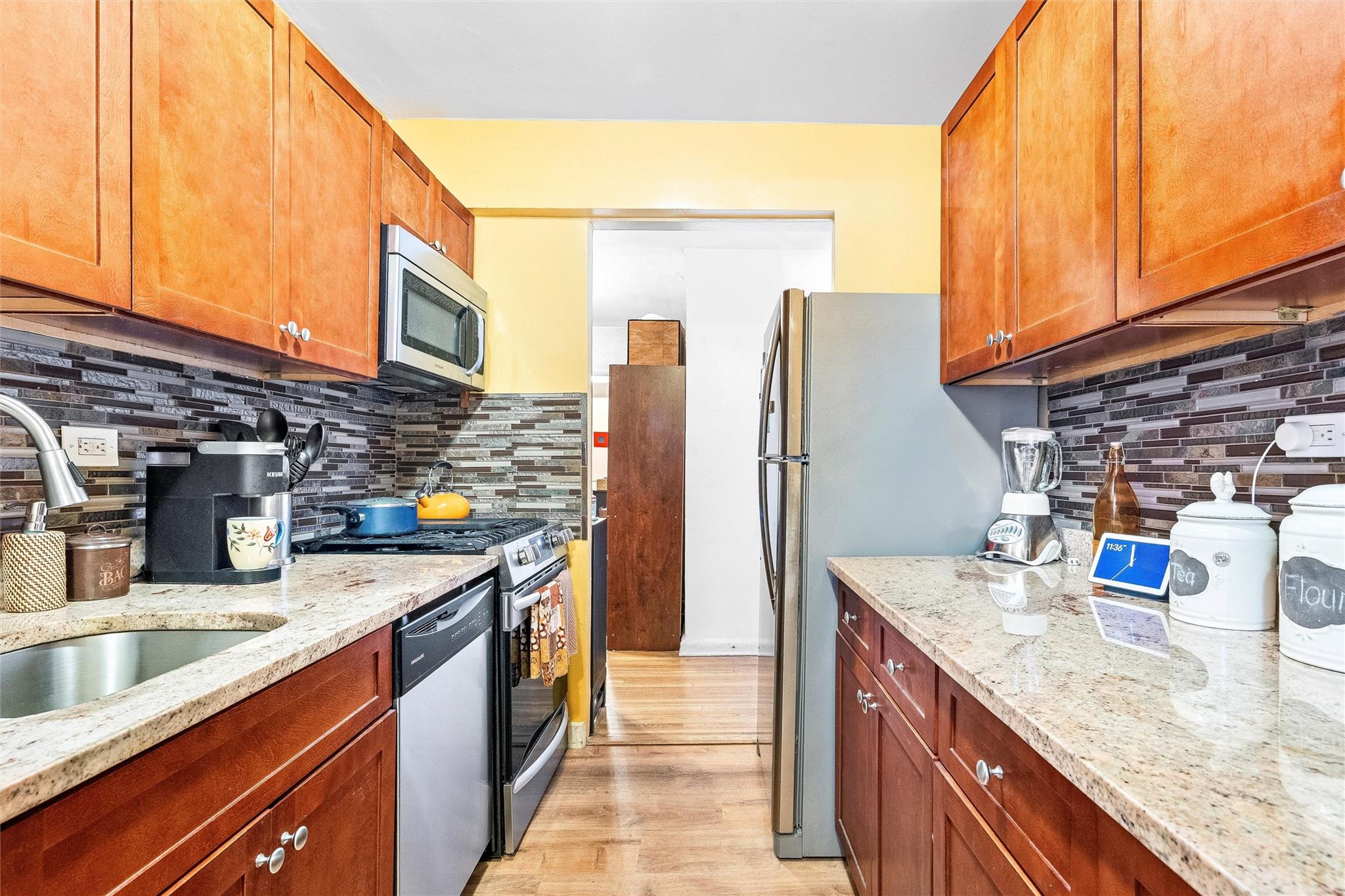 #13 photo, 2080 Barnes Avenue, 布朗士 Bronx , NY 10462