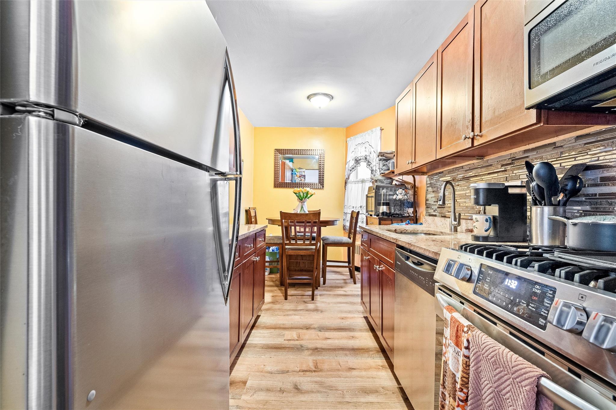 #8 photo, 2080 Barnes Avenue, 布朗士 Bronx , NY 10462