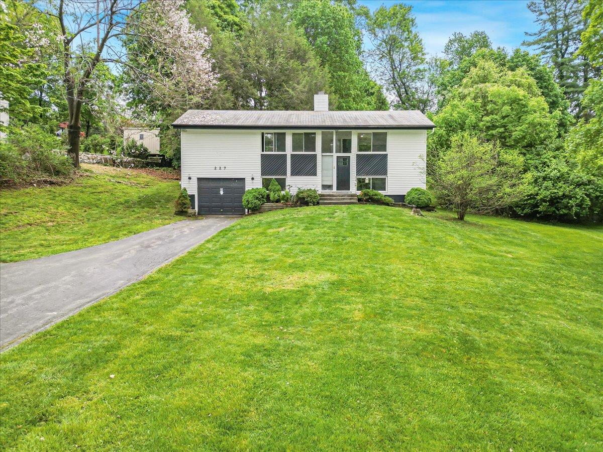 #1 photo, 227 California Road, 纽约州 Yorktown Heights , NY 10598