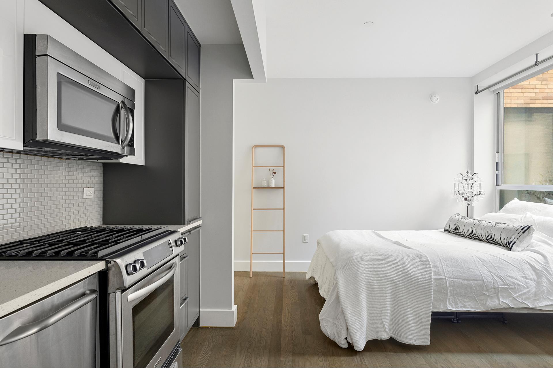 #12 photo, 432 W 52ND Street, マンハッタン Hells Kitchen , NY 10019