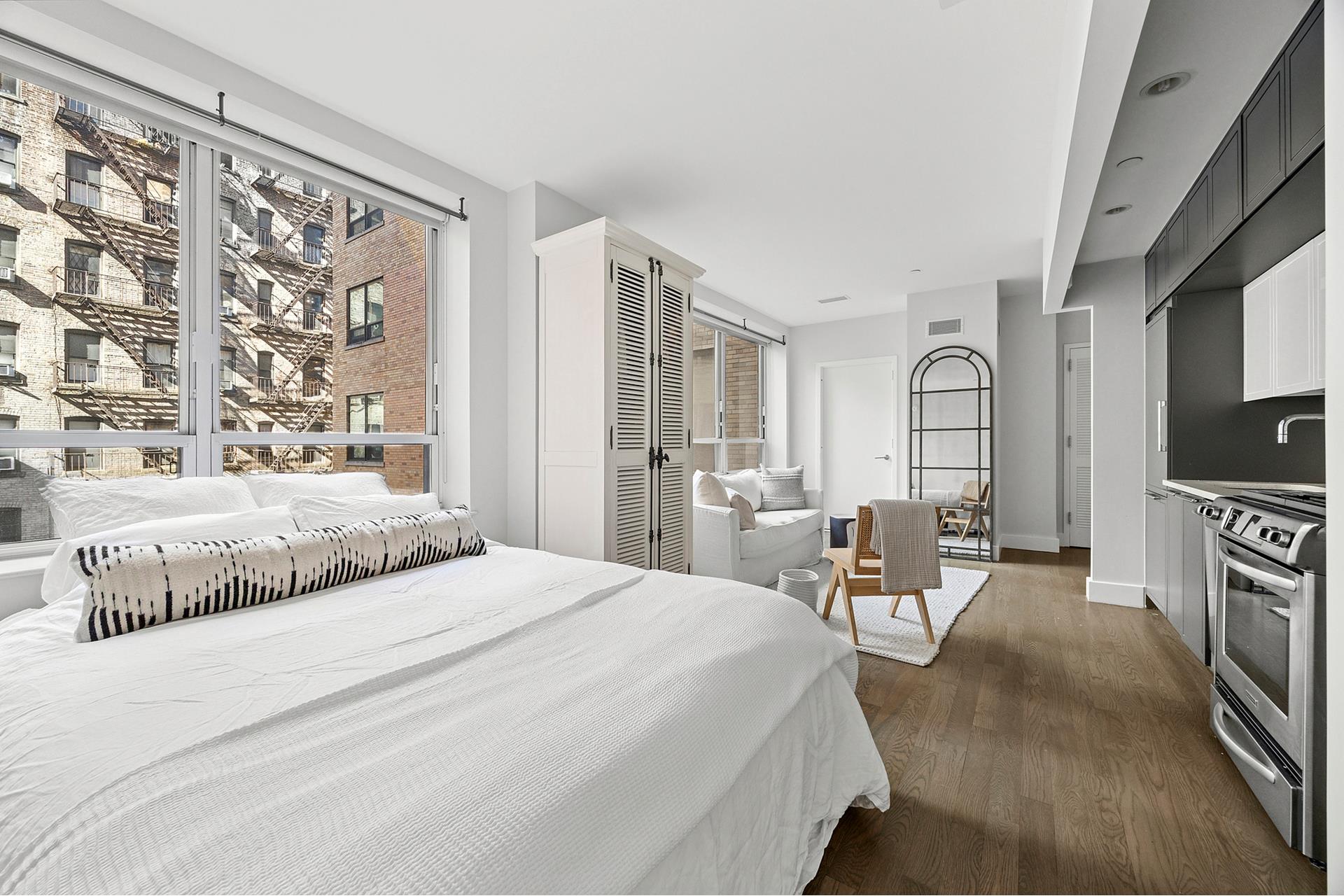 #14 photo, 432 W 52ND Street, マンハッタン Hells Kitchen , NY 10019