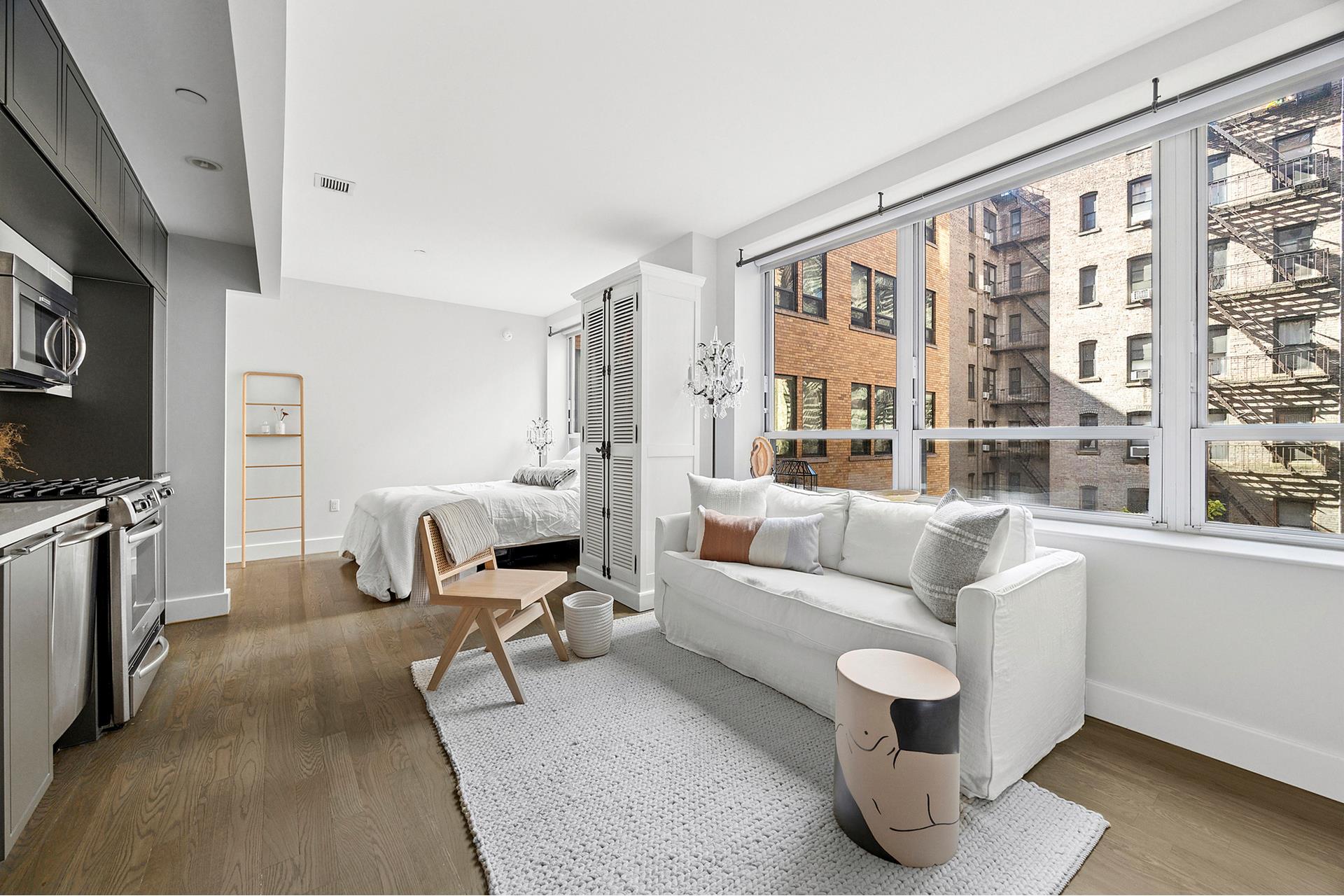 #15 photo, 432 W 52ND Street, マンハッタン Hells Kitchen , NY 10019