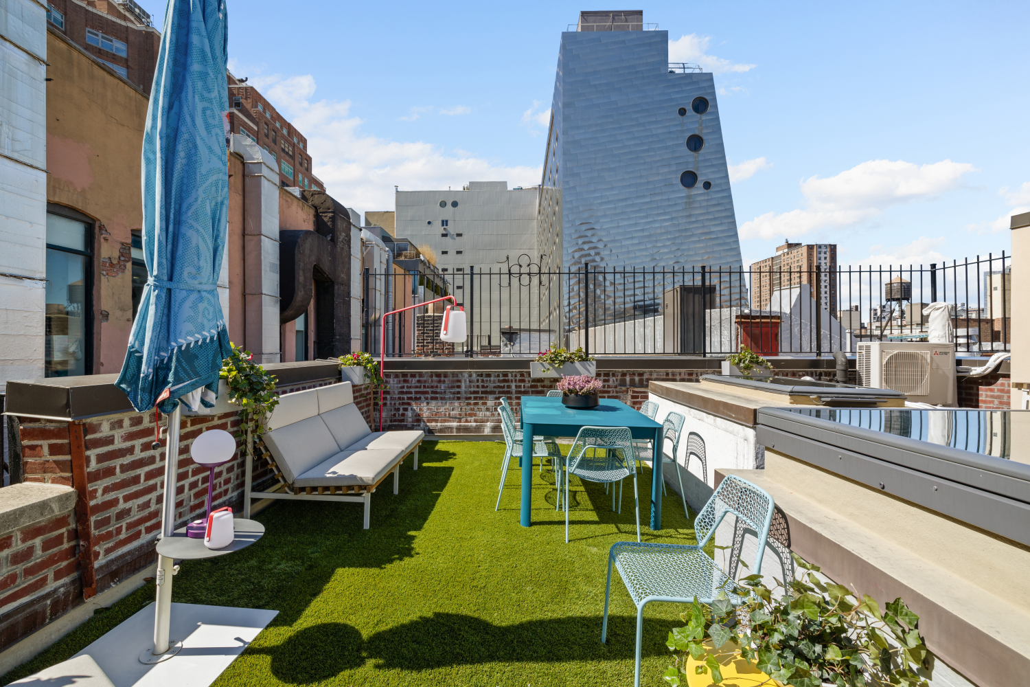 #1 photo, 334 W 17TH Street, Chelsea , NY 10011