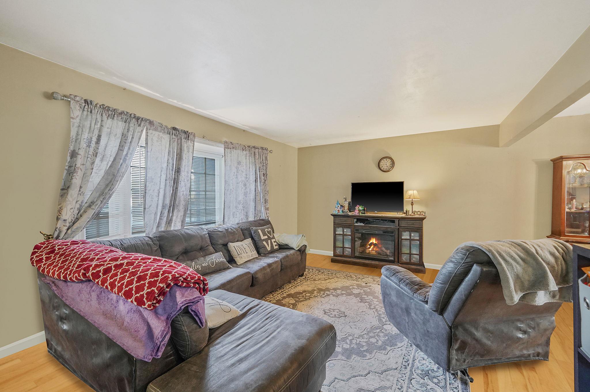 #9 photo, 210 Oakdale Bohemia Road, সাফোক কাউন্টি Bohemia , NY 11716