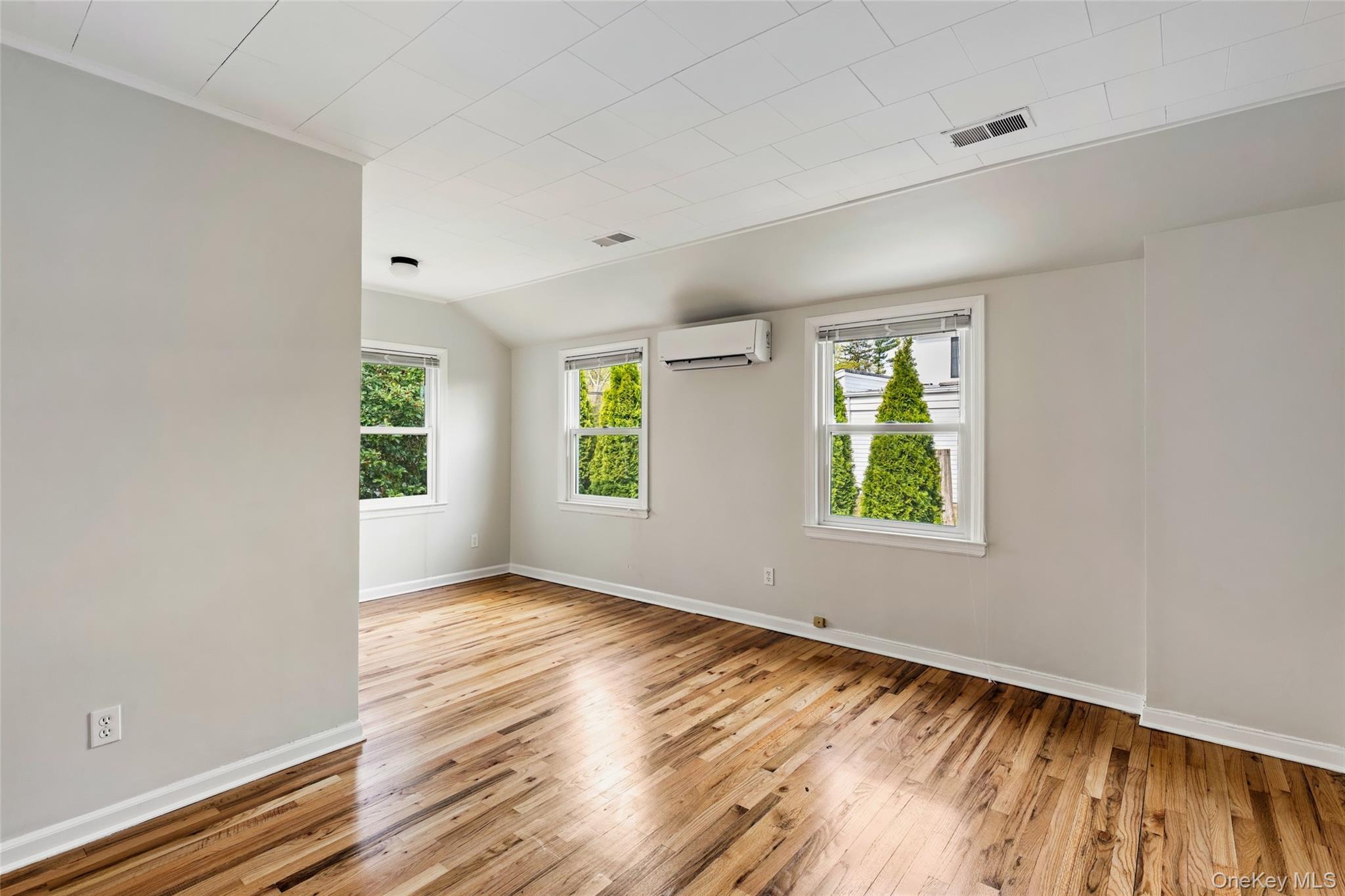 #10 photo, 373 Great River Road, サフォーク郡 Great River , NY 11739