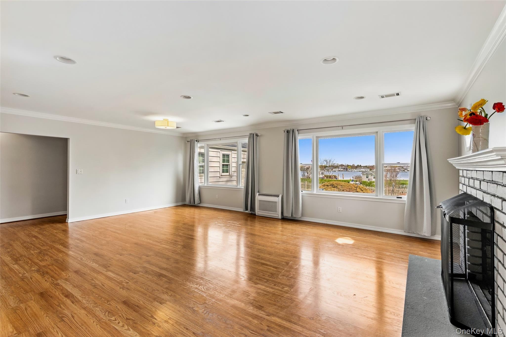 #8 photo, 373 Great River Road, サフォーク郡 Great River , NY 11739