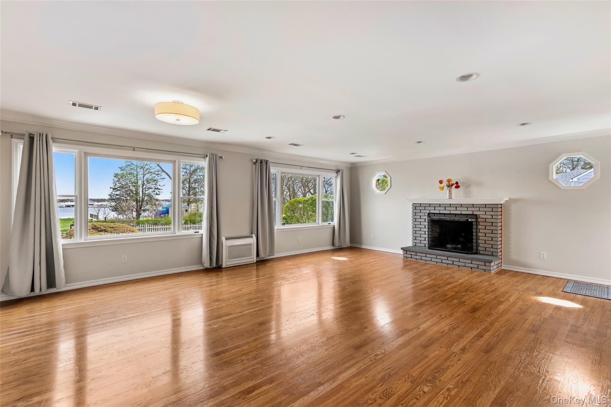 #9 photo, 373 Great River Road, サフォーク郡 Great River , NY 11739