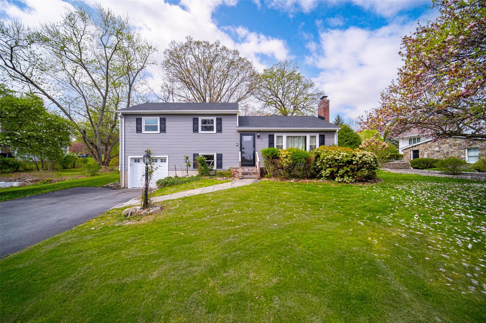 #1 photo, 26 Willow Lane, New Windsor , NY 12553