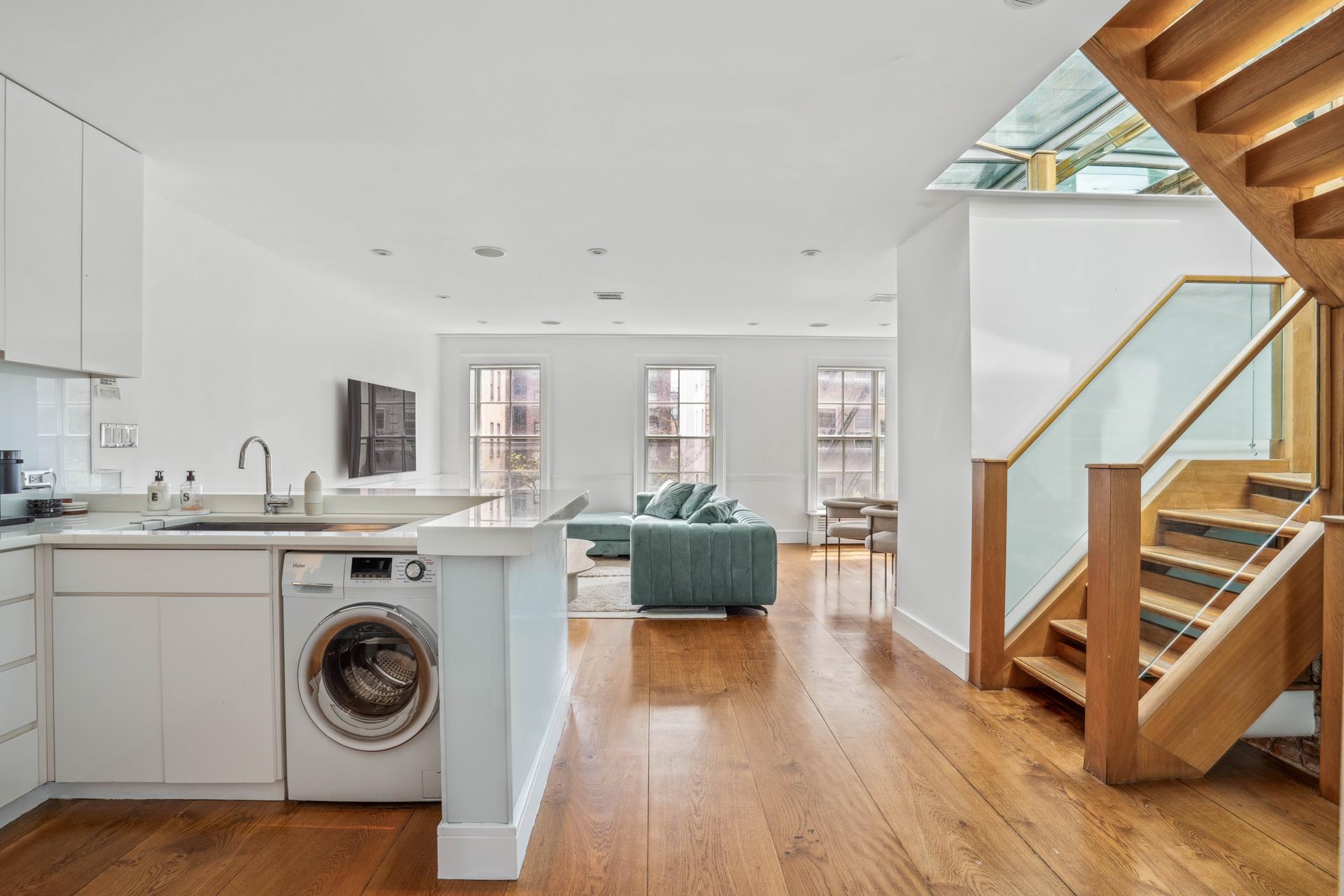 #1 photo, 221 W 13TH Street, West Village , NY 10011