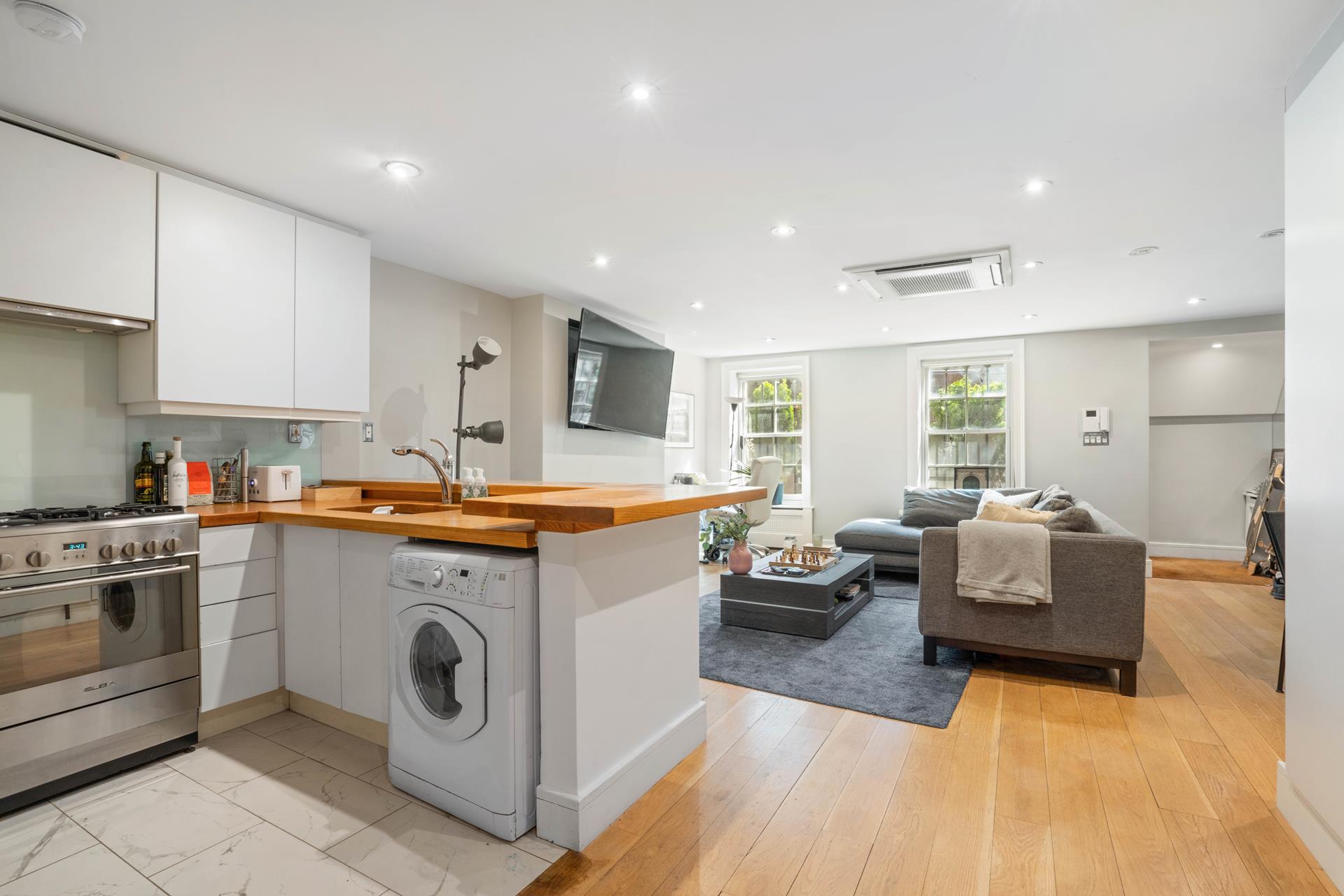 #1 photo, 221 W 13TH Street, West Village , NY 10011