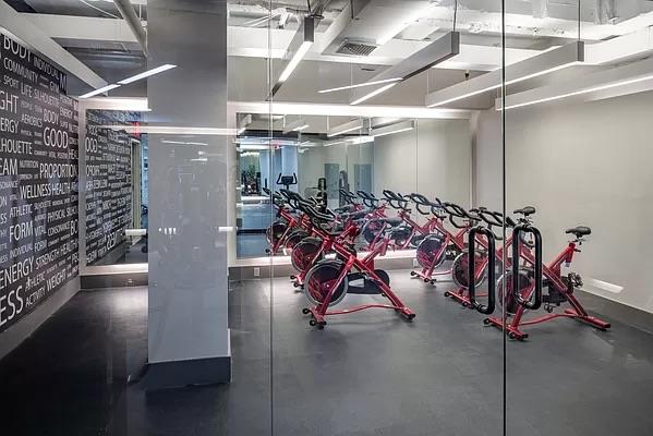 #17 photo, 416 W 52ND Street, マンハッタン Hells Kitchen , NY 10019