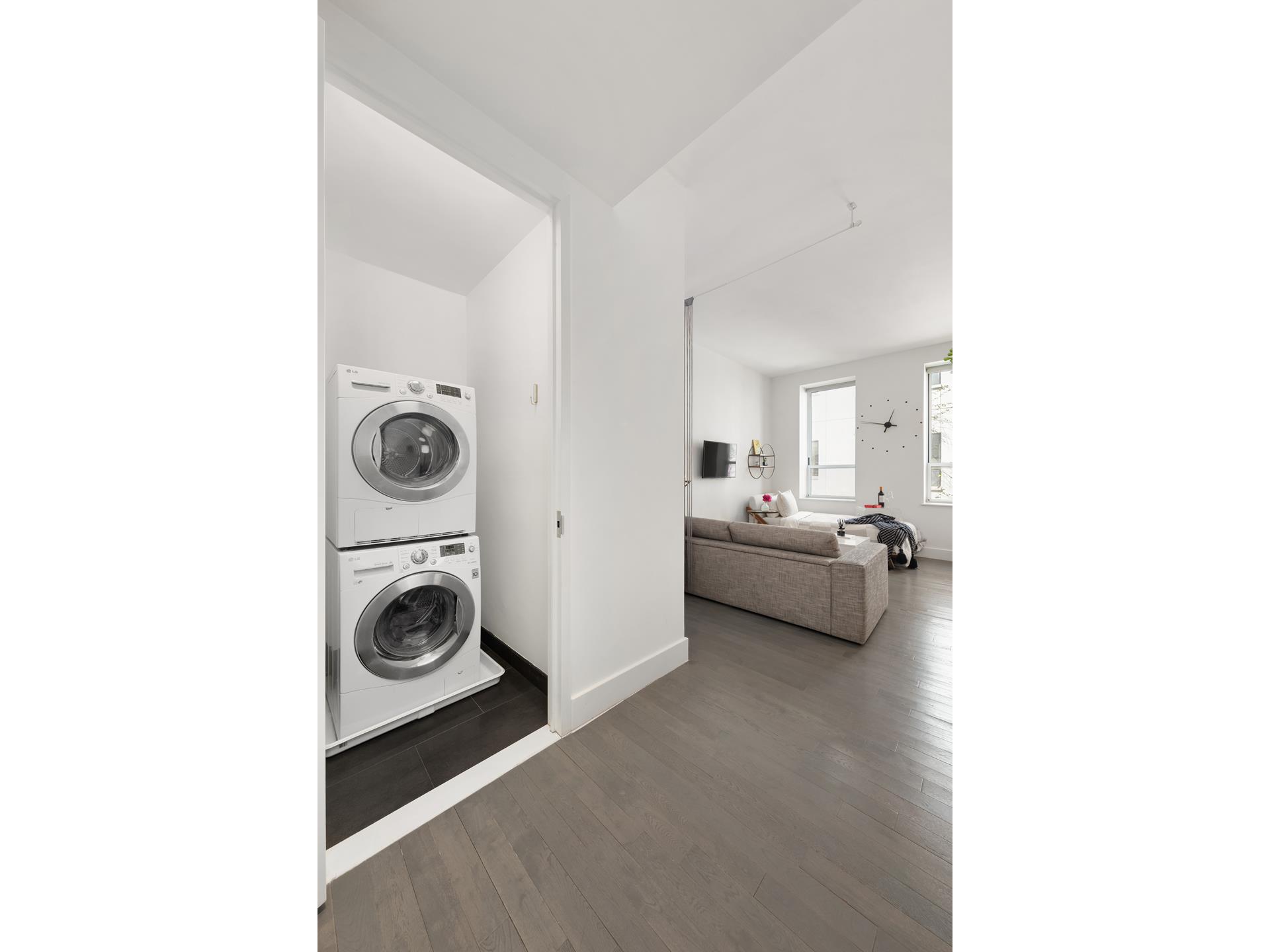 #8 photo, 416 W 52ND Street, マンハッタン Hells Kitchen , NY 10019