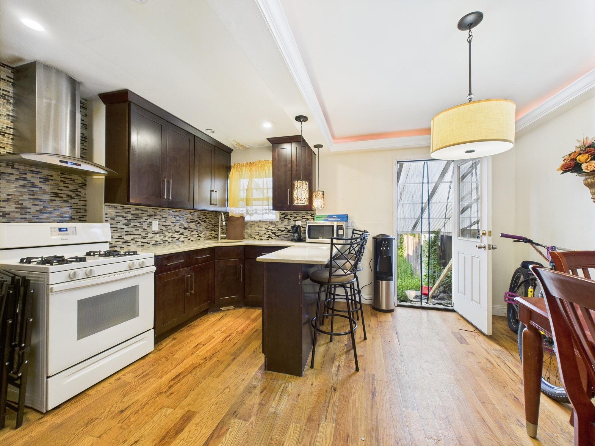 #8 photo, 1255 E 223rd Street, ブロンクス区 Bronx , NY 10466