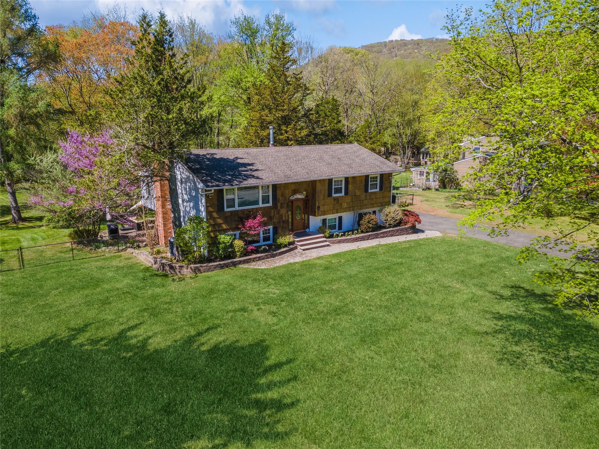 #1 photo, 3 Cottage Lane, Suffern , NY 10901
