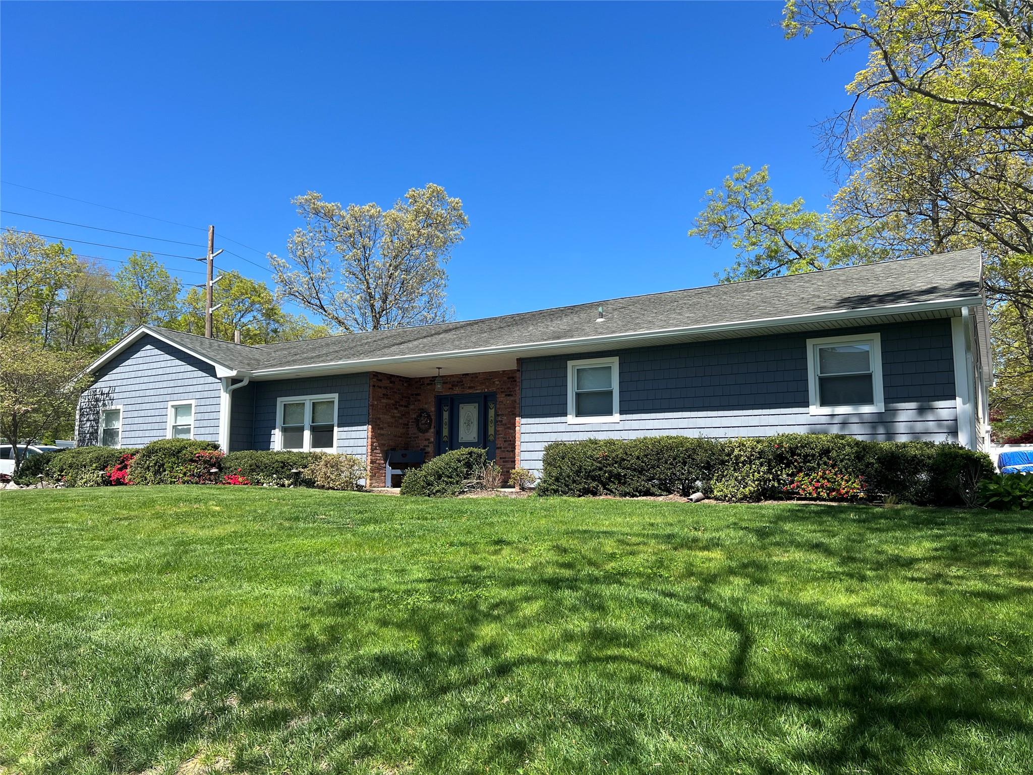 #1 photo, 23 Demont Street, سوفولك Smithtown , NY 11787