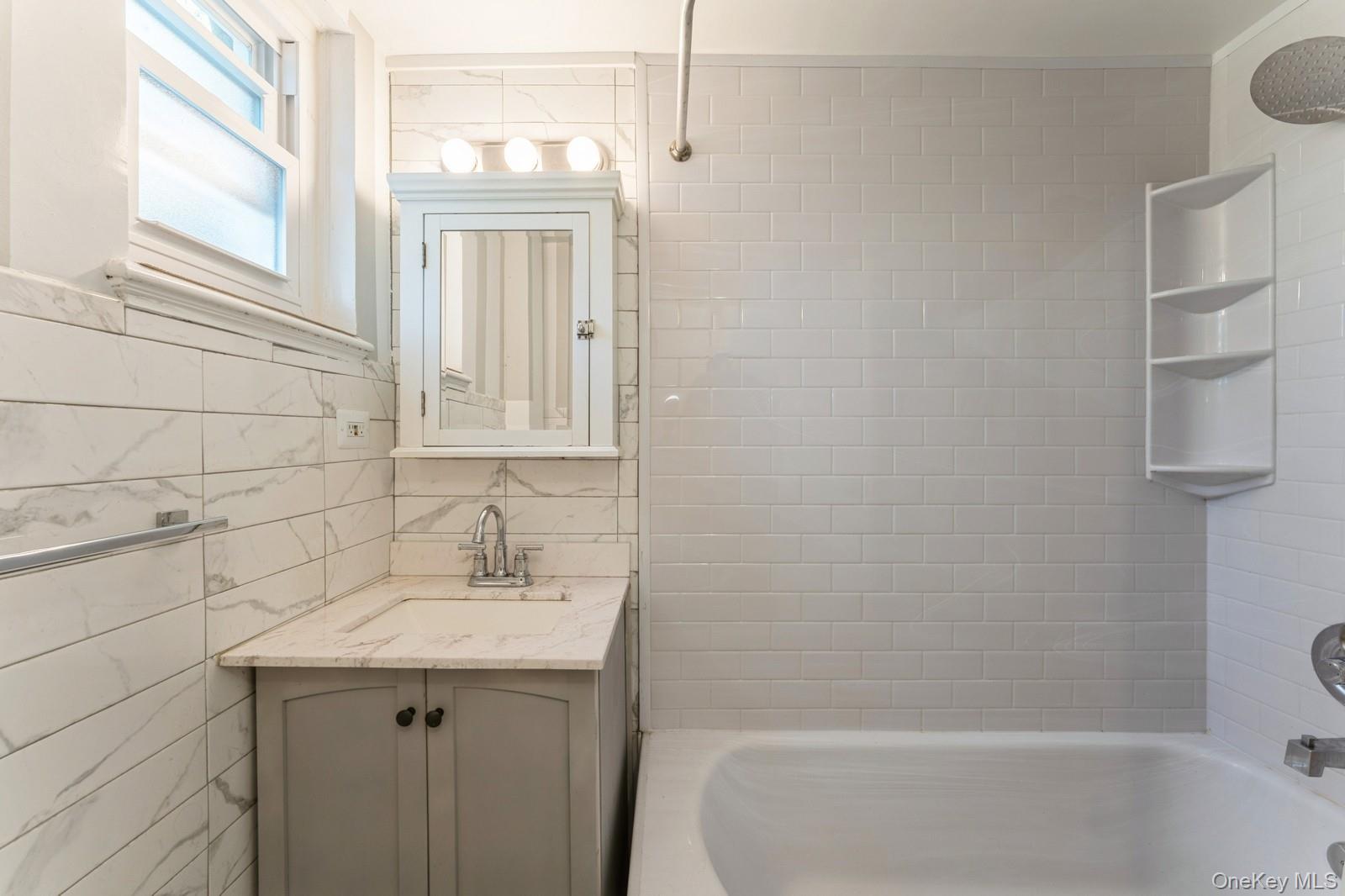 #13 photo, 149-32 Union Turnpike, クイーンズ区 Briarwood , NY 11367