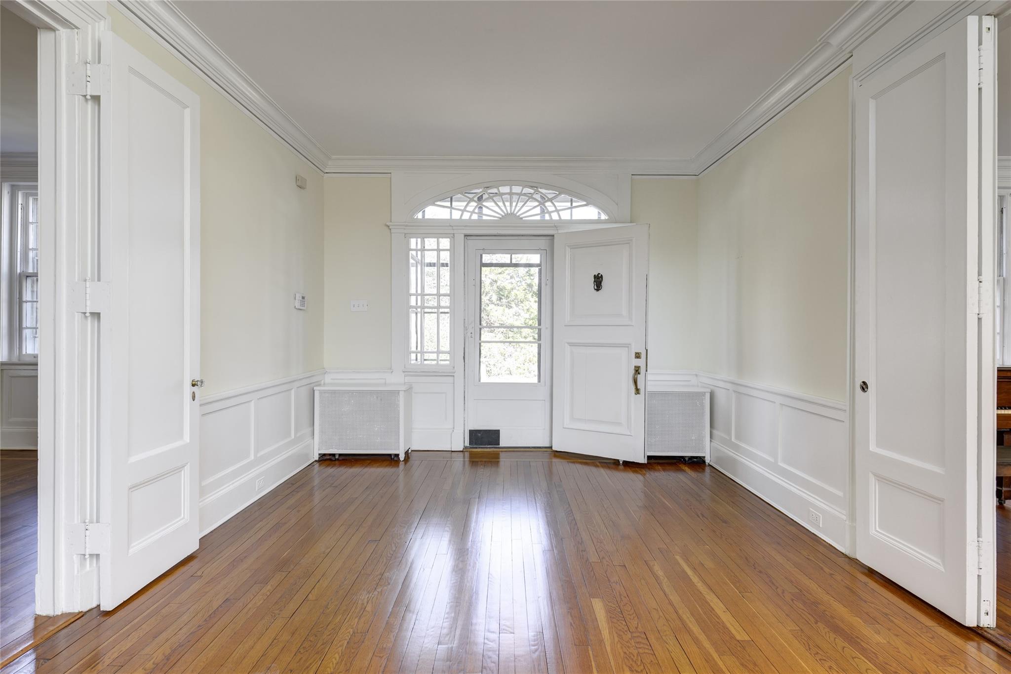 #12 photo, 44 North Drive, Manhasset , NY 11030