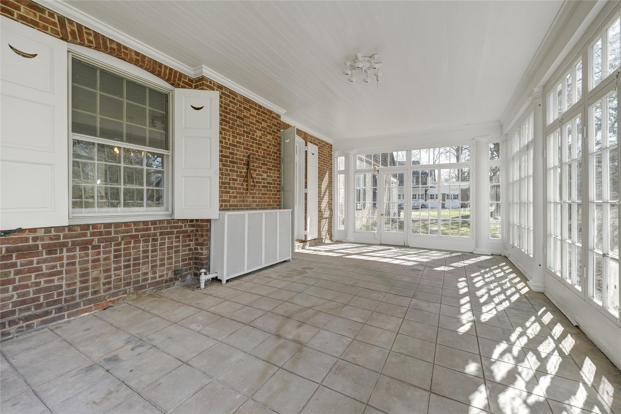 #20 photo, 44 North Drive, Manhasset , NY 11030