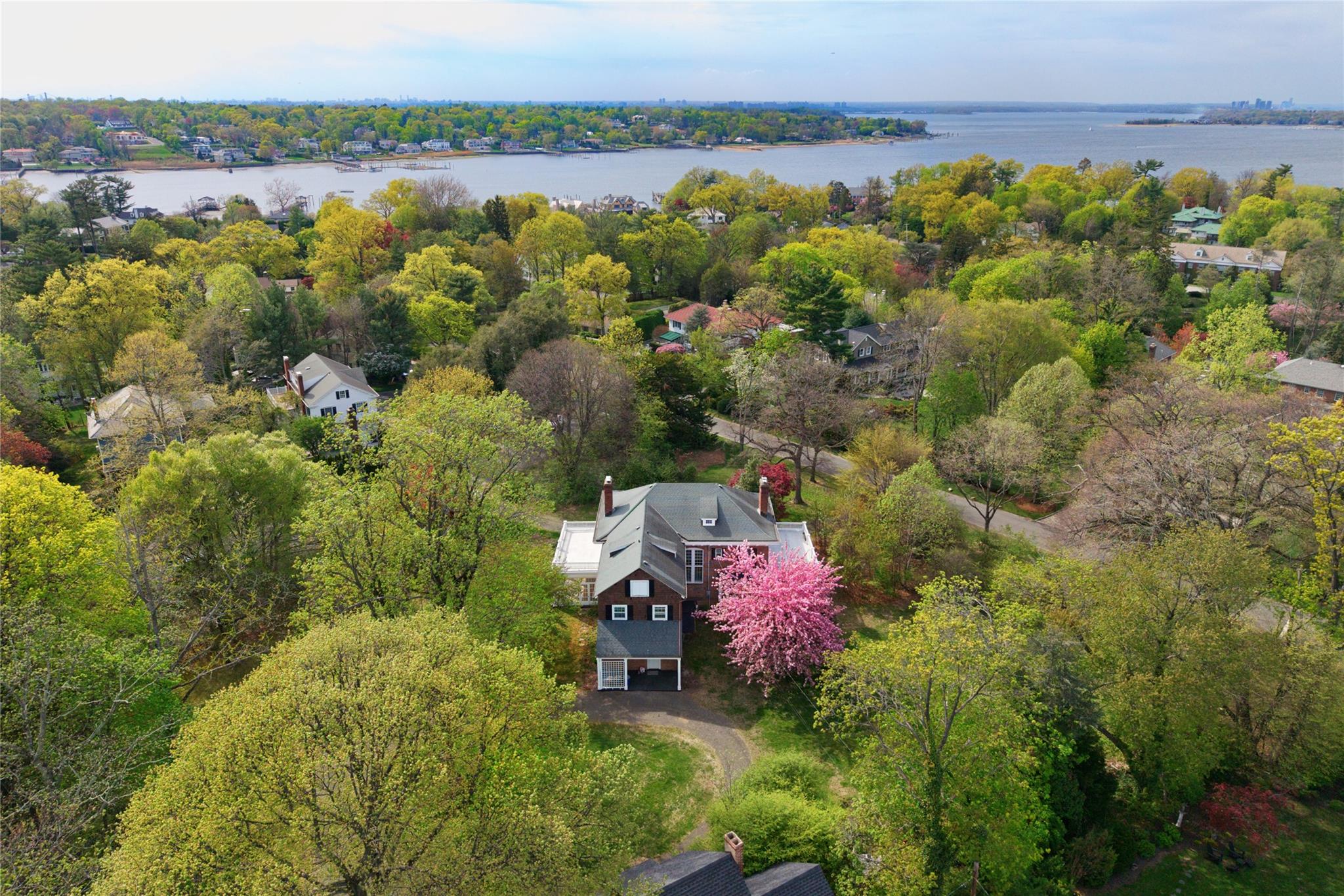 #7 photo, 44 North Drive, Manhasset , NY 11030