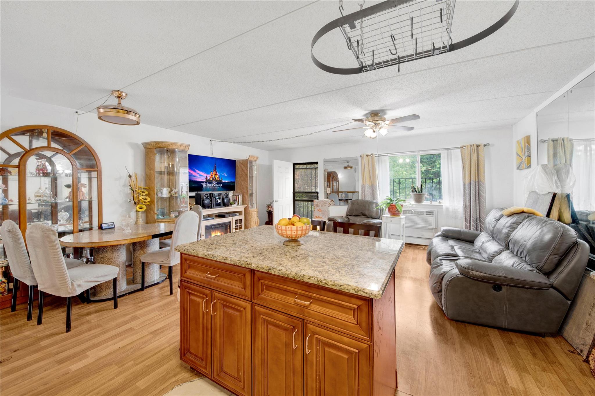 #14 photo, 643 Underhill Avenue, Bronx , NY 10473