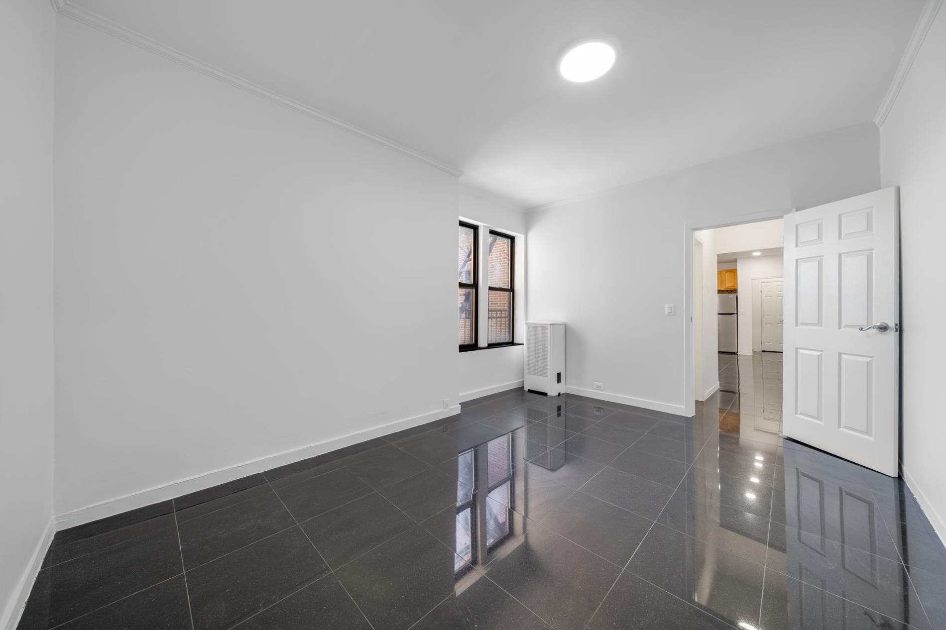 #6 photo, 7002 Ridge Boulevard, ブルックリン区 Bay Ridge , NY 11209