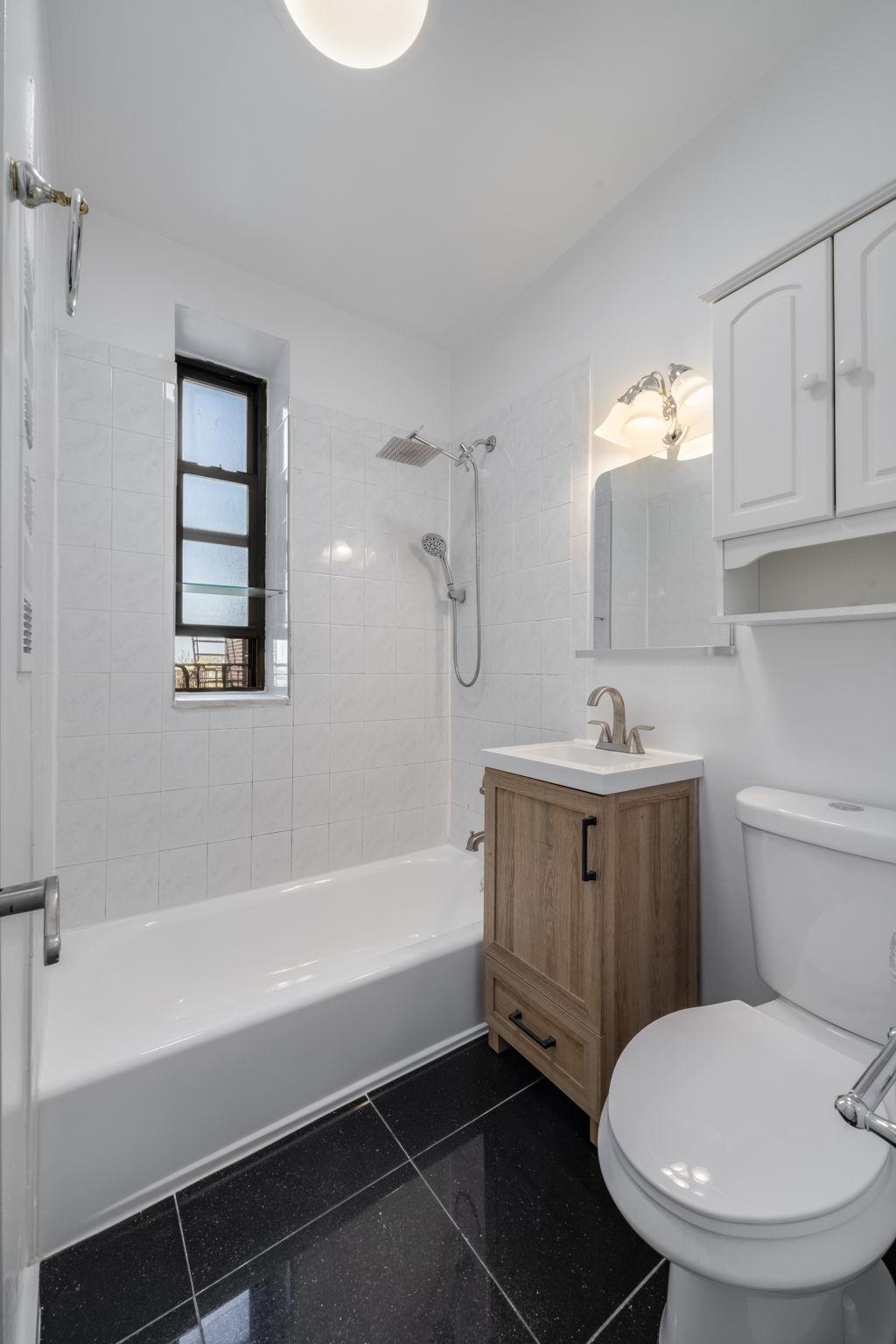 #7 photo, 7002 Ridge Boulevard, ブルックリン区 Bay Ridge , NY 11209