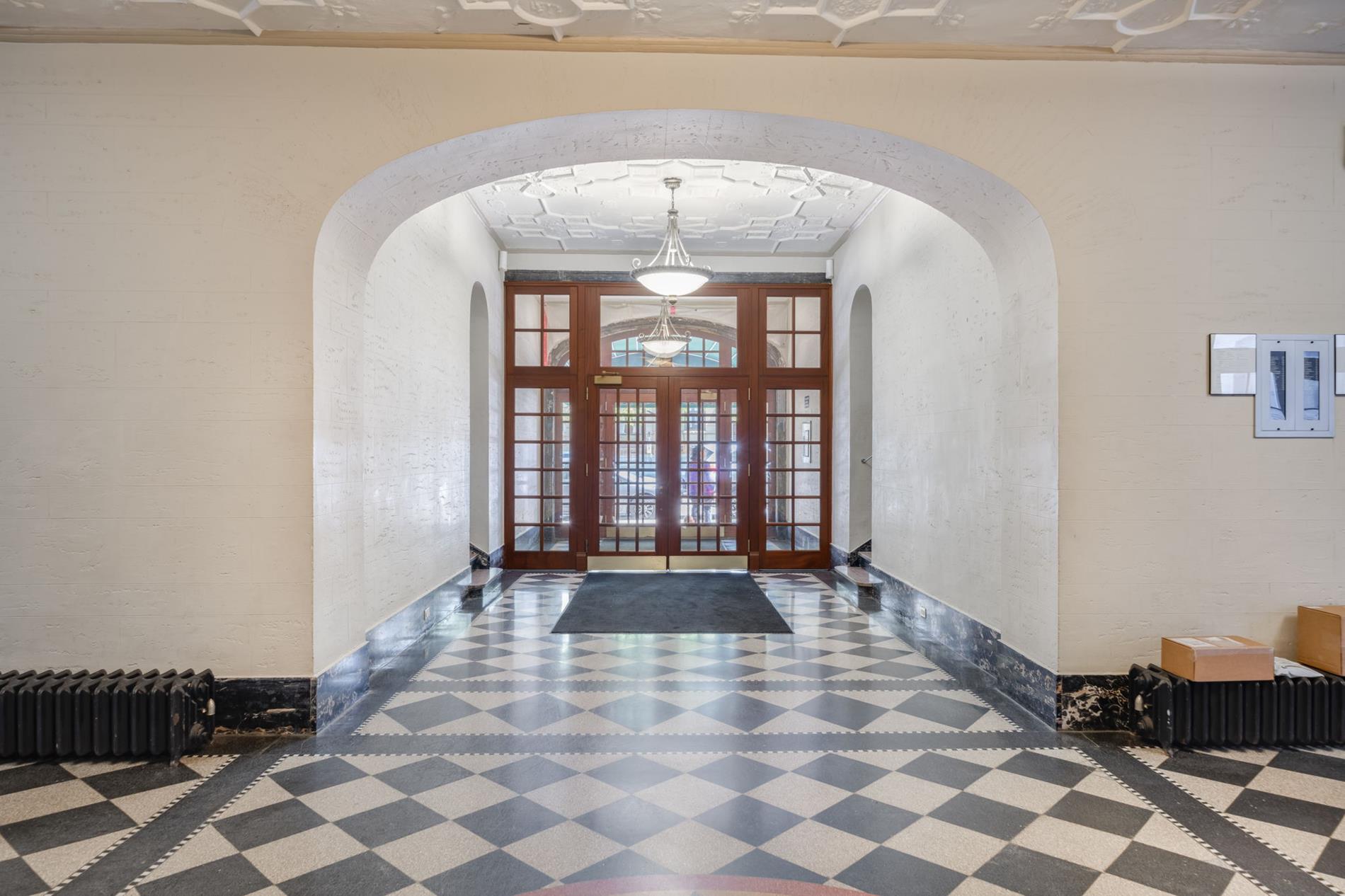 #9 photo, 7002 Ridge Boulevard, ブルックリン区 Bay Ridge , NY 11209