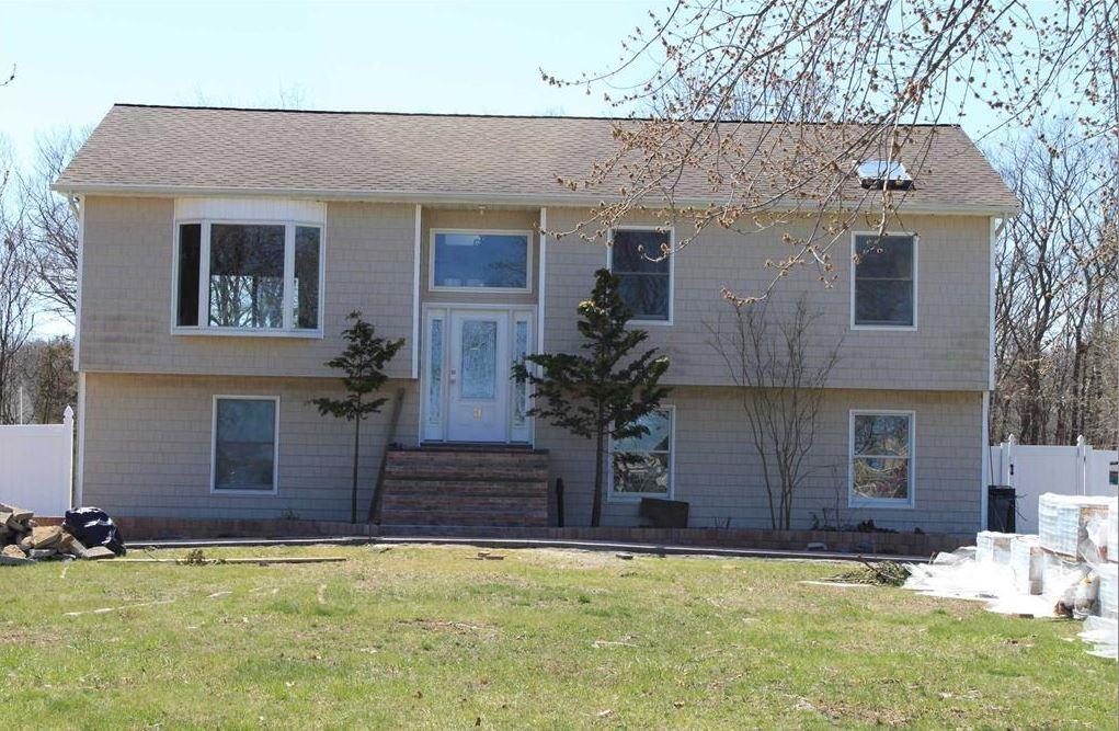 #1 photo, 3 Pinetree Court, Commack , NY 11725